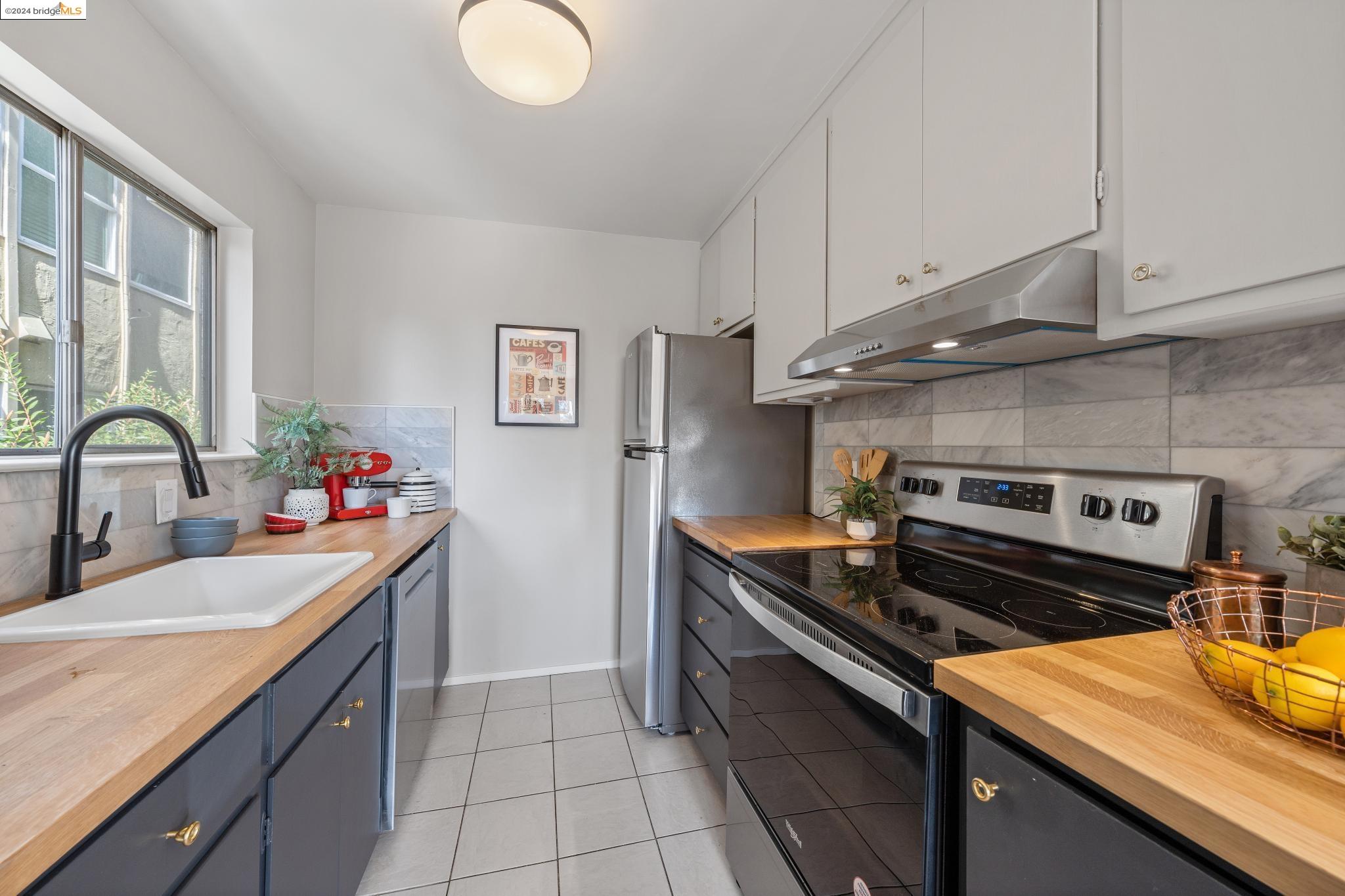 Detail Gallery Image 12 of 27 For 10 Moss Ave #19,  Oakland,  CA 94610 - 2 Beds | 1 Baths