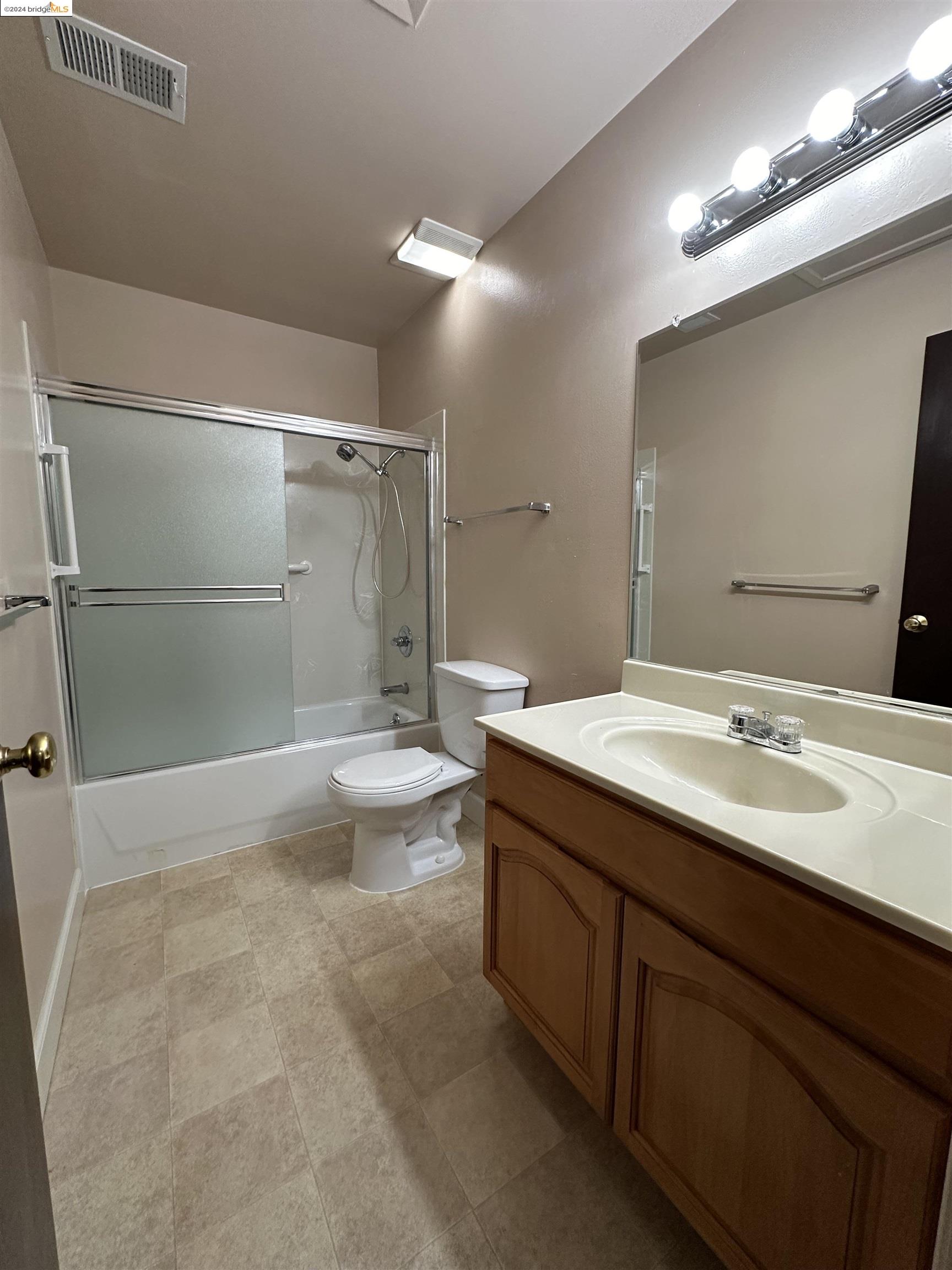 Detail Gallery Image 8 of 25 For 1800 Tesoro Ct, Pinole,  CA 94564 - 3 Beds | 1/1 Baths