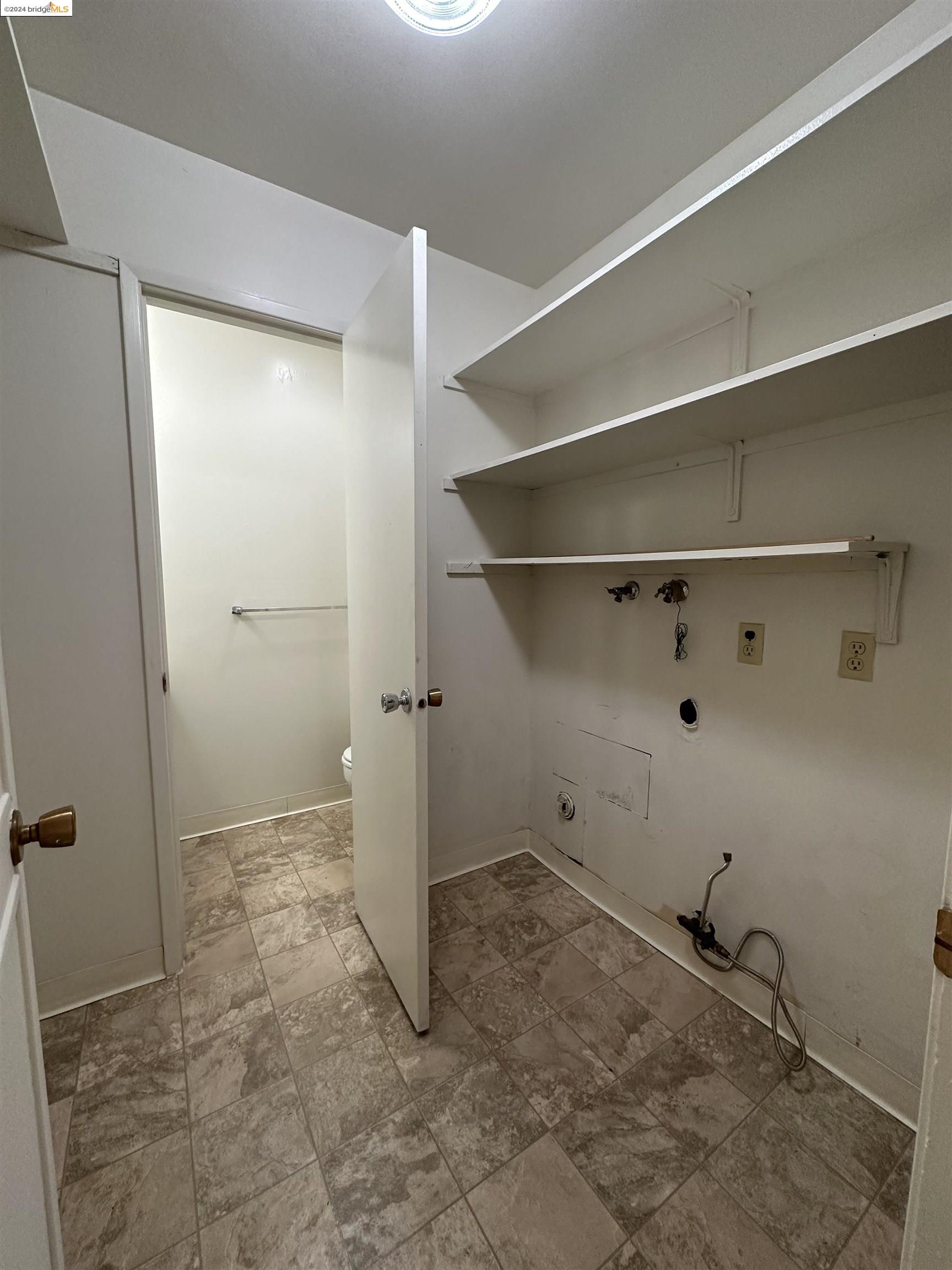 Detail Gallery Image 9 of 25 For 1800 Tesoro Ct, Pinole,  CA 94564 - 3 Beds | 1/1 Baths