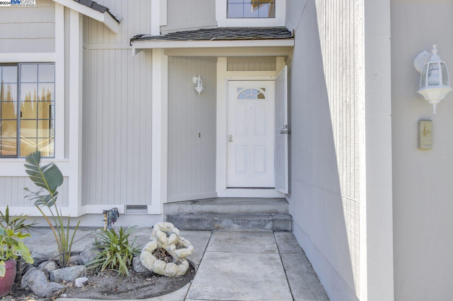 Detail Gallery Image 3 of 49 For 425 Sandy Hill Ct, Antioch,  CA 94509 - 4 Beds | 2/1 Baths