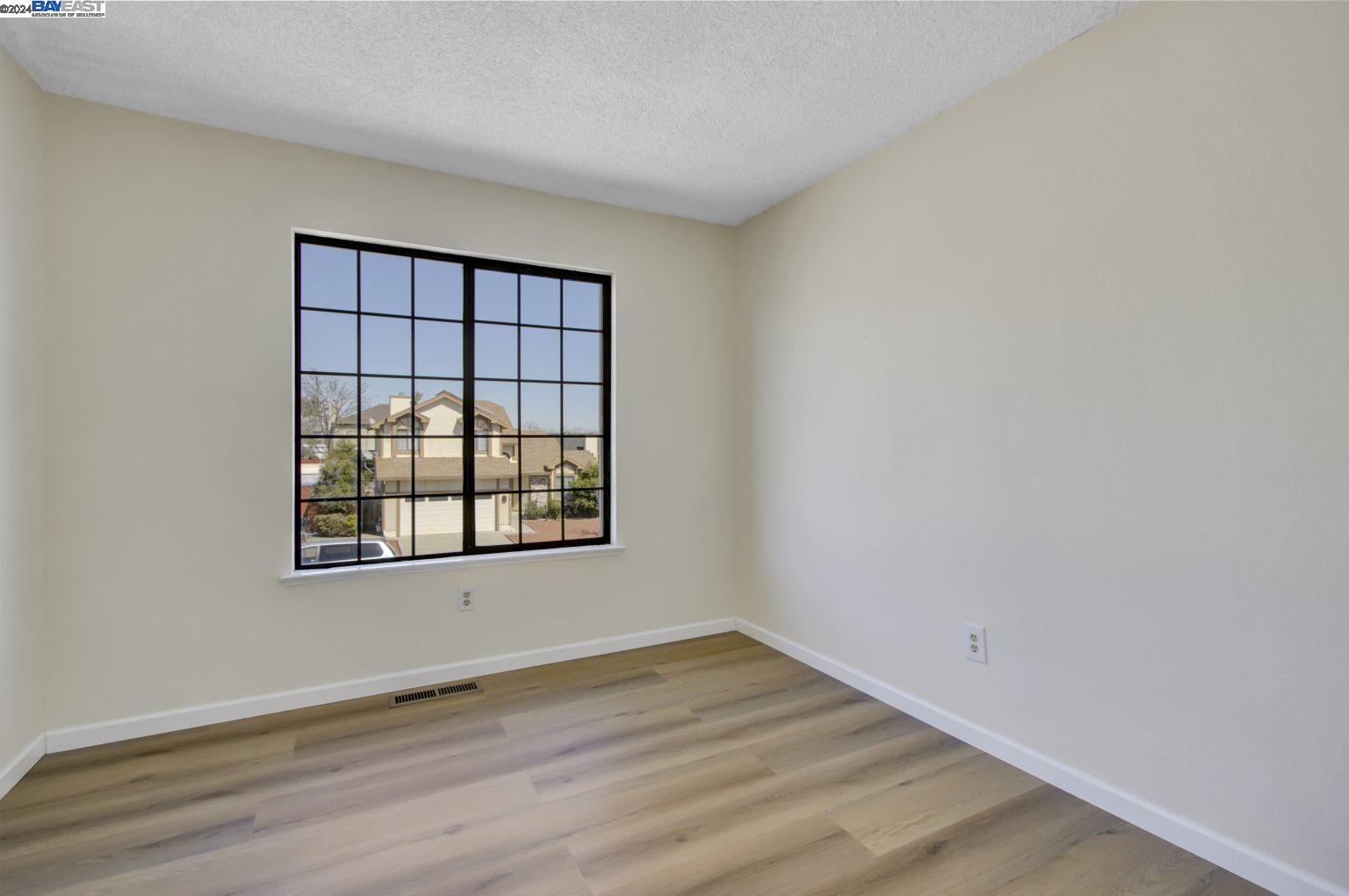 Detail Gallery Image 4 of 49 For 425 Sandy Hill Ct, Antioch,  CA 94509 - 4 Beds | 2/1 Baths