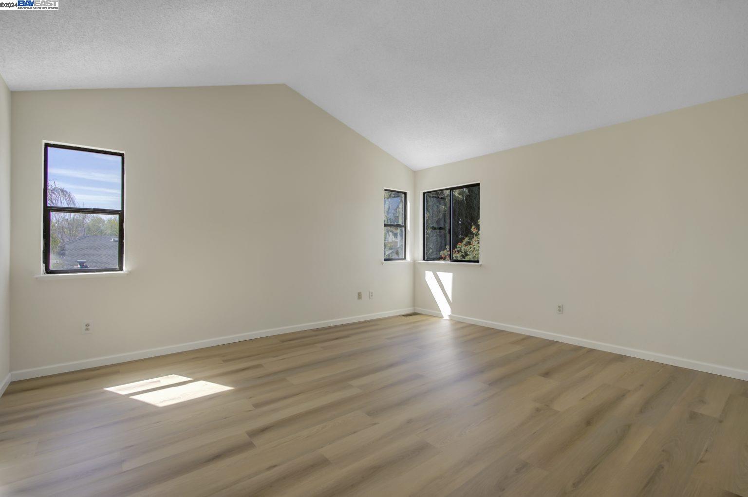 Detail Gallery Image 10 of 49 For 425 Sandy Hill Ct, Antioch,  CA 94509 - 4 Beds | 2/1 Baths