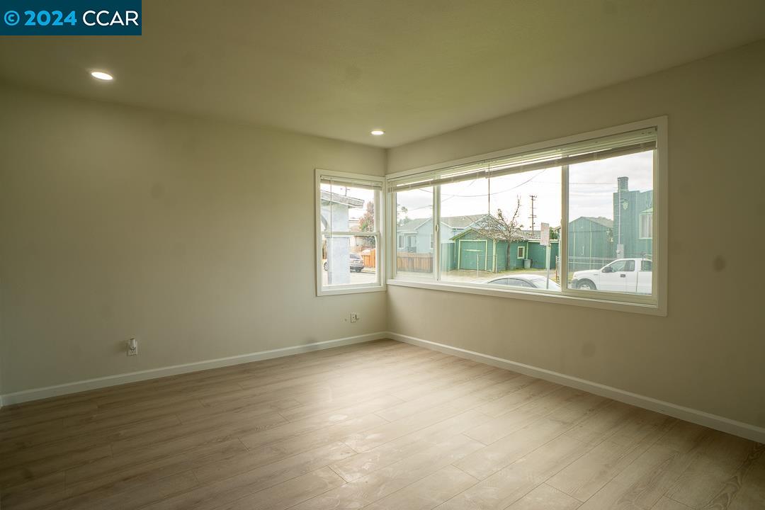 Detail Gallery Image 11 of 26 For 2717 Center Ave, Richmond,  CA 94804 - 3 Beds | 1 Baths