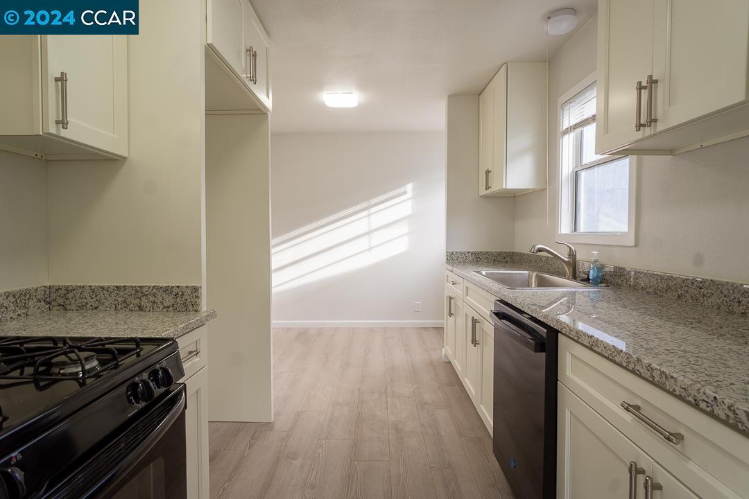 Detail Gallery Image 14 of 26 For 2717 Center Ave, Richmond,  CA 94804 - 3 Beds | 1 Baths