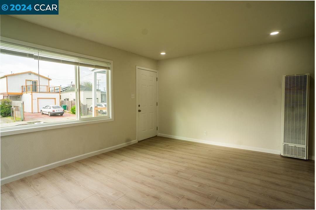 Detail Gallery Image 6 of 26 For 2717 Center Ave, Richmond,  CA 94804 - 3 Beds | 1 Baths