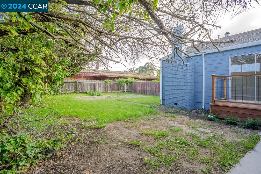 Detail Gallery Image 8 of 26 For 2717 Center Ave, Richmond,  CA 94804 - 3 Beds | 1 Baths