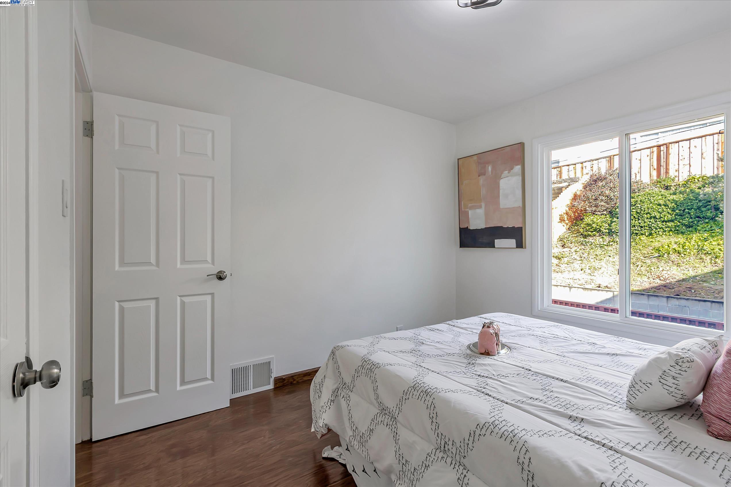 Detail Gallery Image 23 of 40 For 93 Seacliff Ave, Daly City,  CA 94015 - 4 Beds | 2 Baths