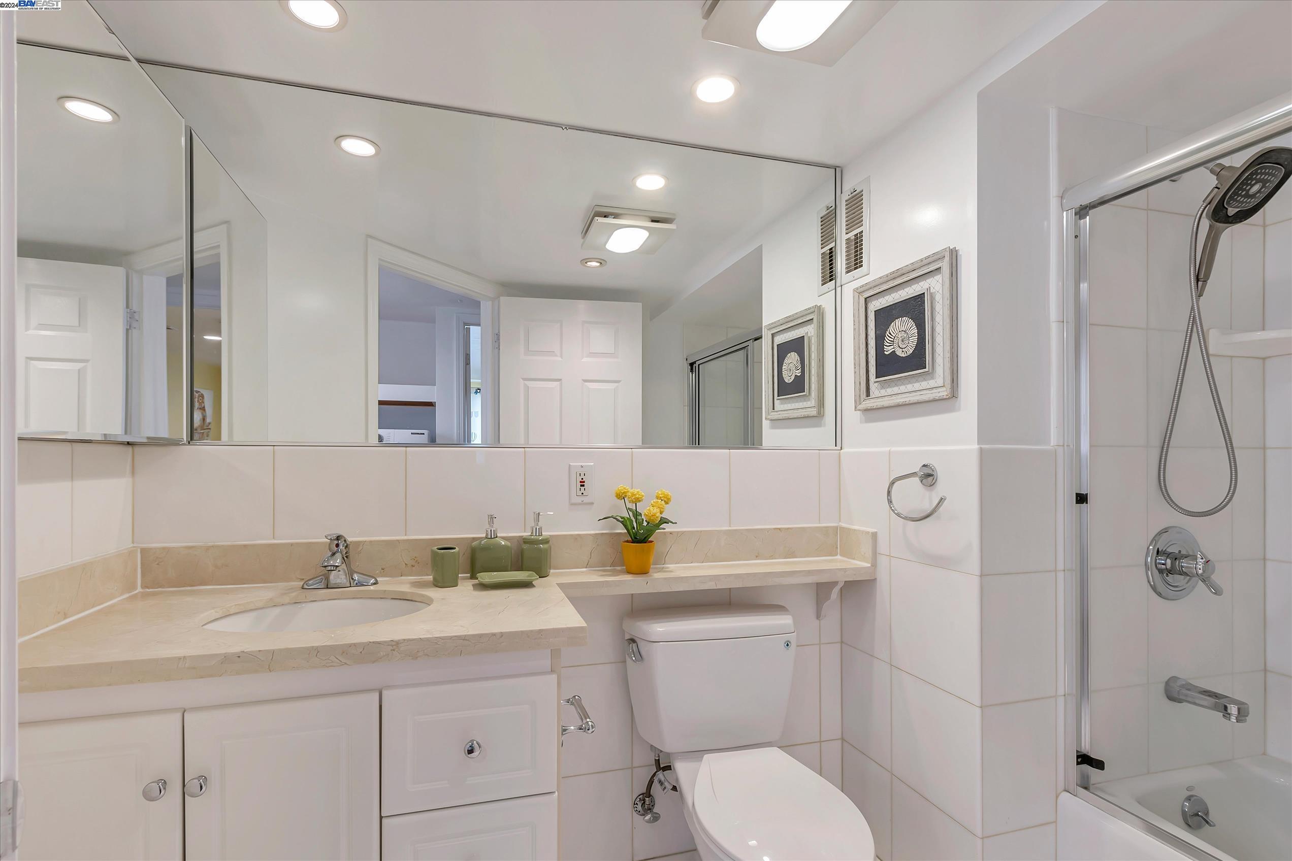 Detail Gallery Image 31 of 40 For 93 Seacliff Ave, Daly City,  CA 94015 - 4 Beds | 2 Baths