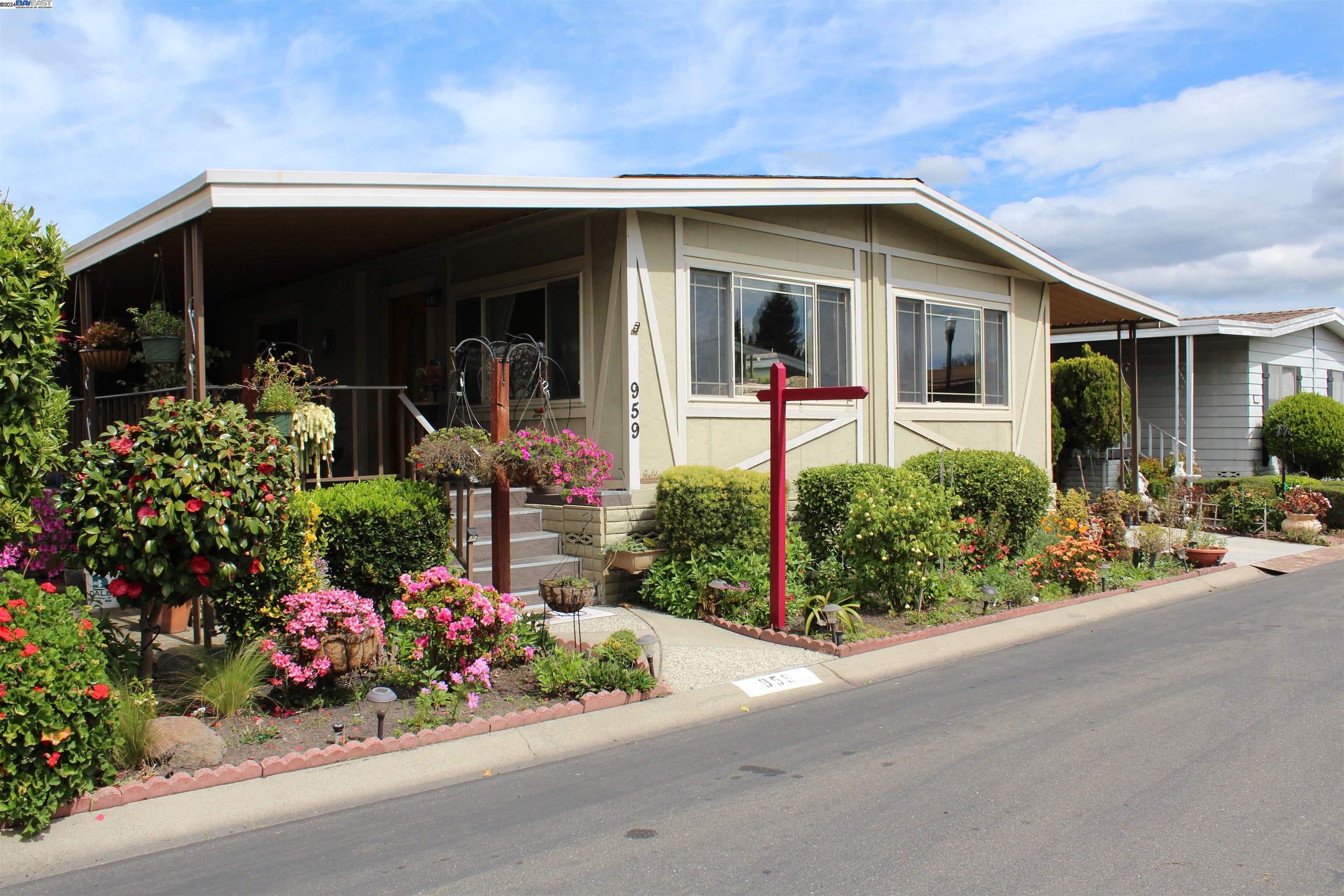 Detail Gallery Image 1 of 1 For 959 Fall River Drive, Hayward,  CA 94544 - 2 Beds | 2 Baths