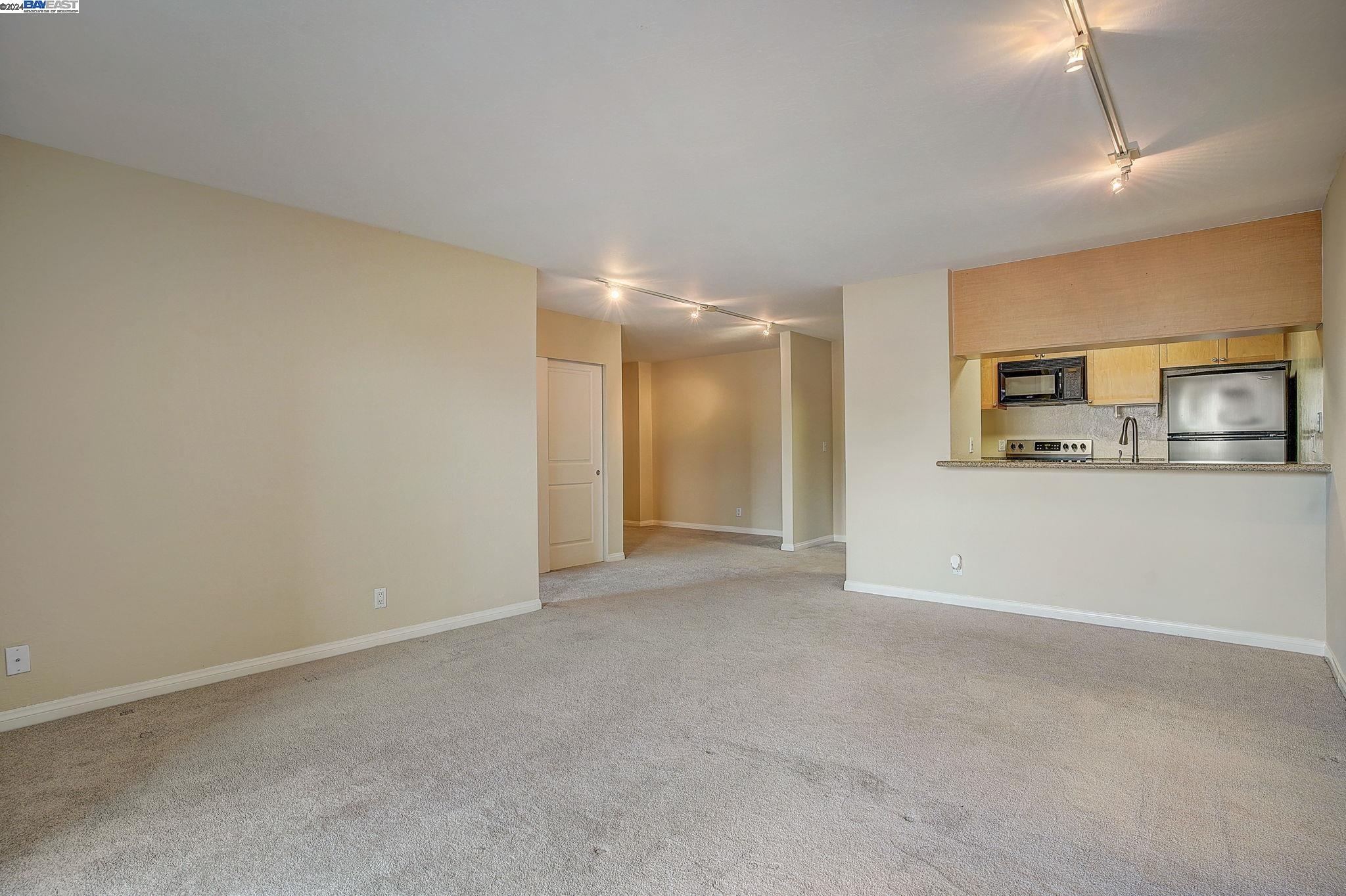 Detail Gallery Image 8 of 33 For 1085 Murrieta Blvd #205,  Livermore,  CA 94550 - 1 Beds | 1 Baths