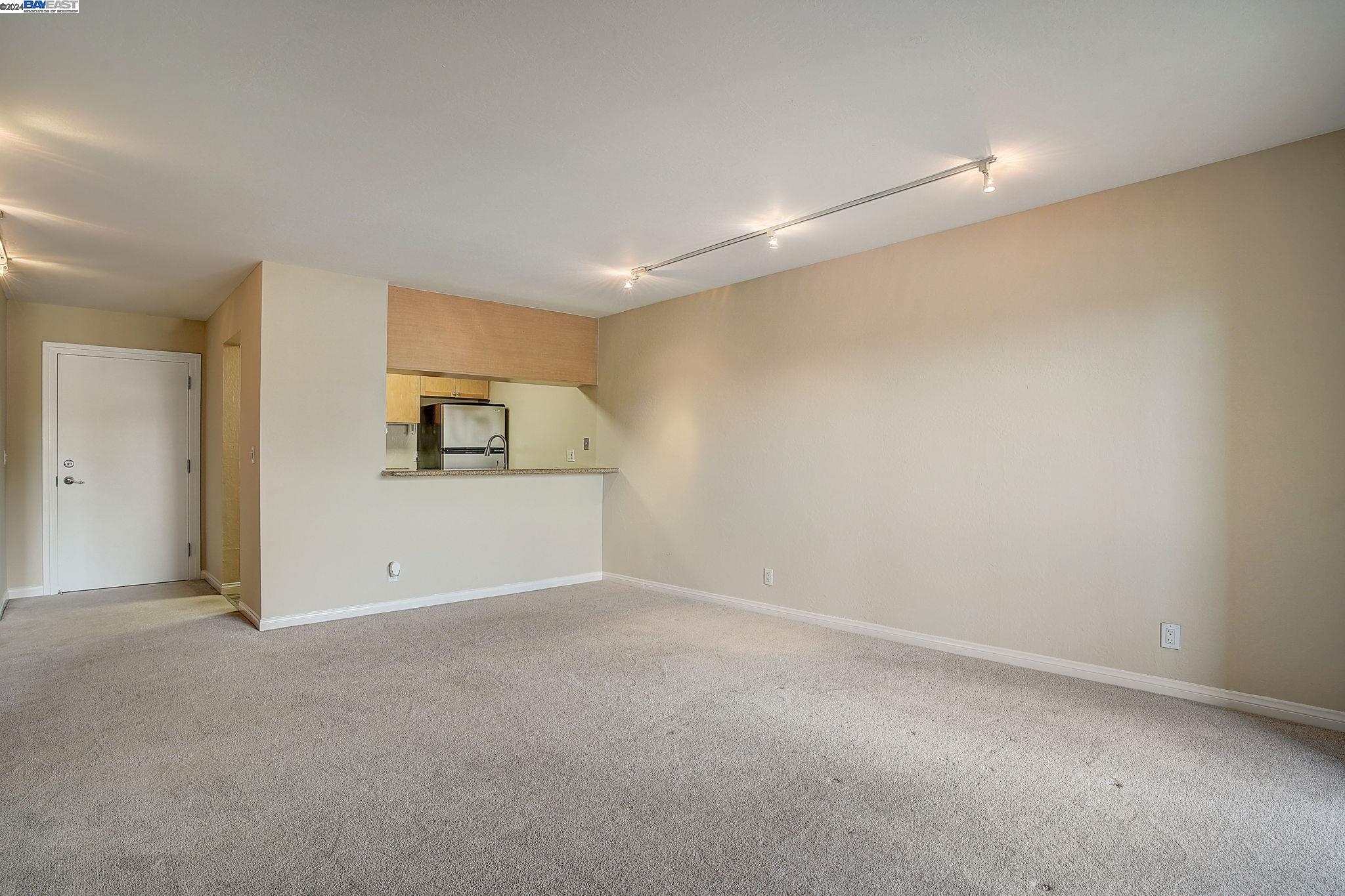 Detail Gallery Image 9 of 33 For 1085 Murrieta Blvd #205,  Livermore,  CA 94550 - 1 Beds | 1 Baths