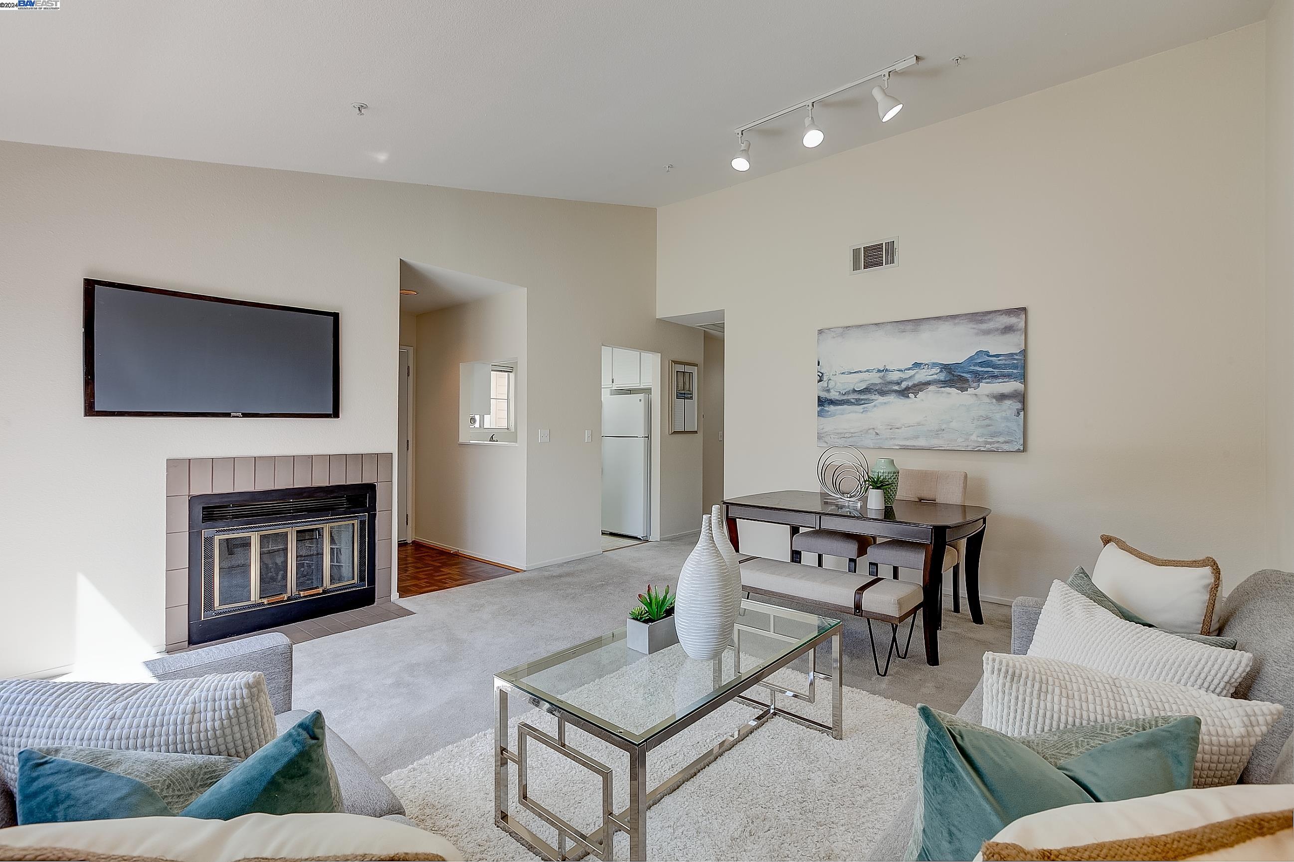 Detail Gallery Image 9 of 37 For 4636 Melody Dr #F,  Concord,  CA 94521 - 2 Beds | 2 Baths