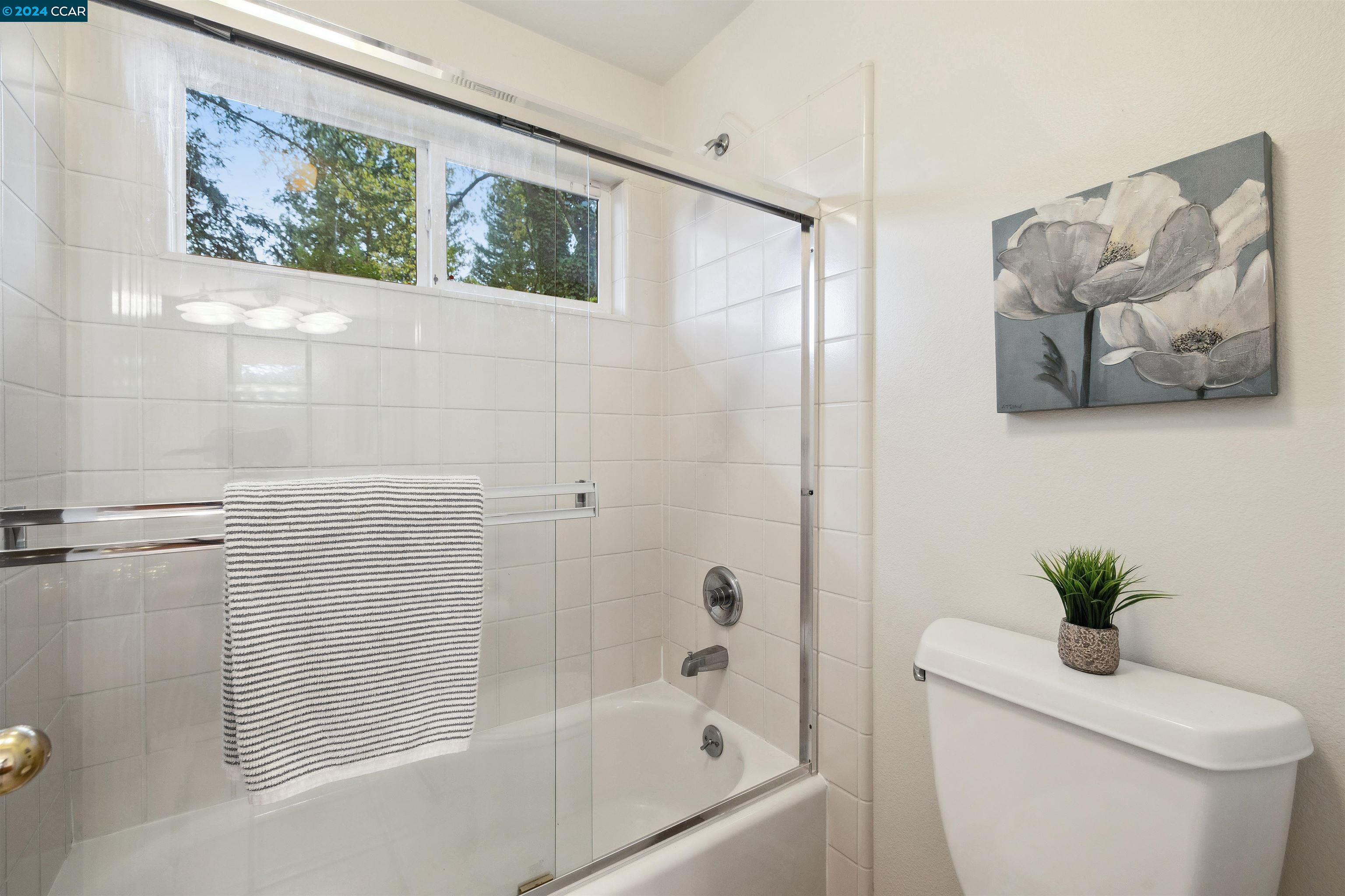 Detail Gallery Image 36 of 47 For 1035 North Thompson, Lafayette,  CA 94549 - 4 Beds | 3/1 Baths