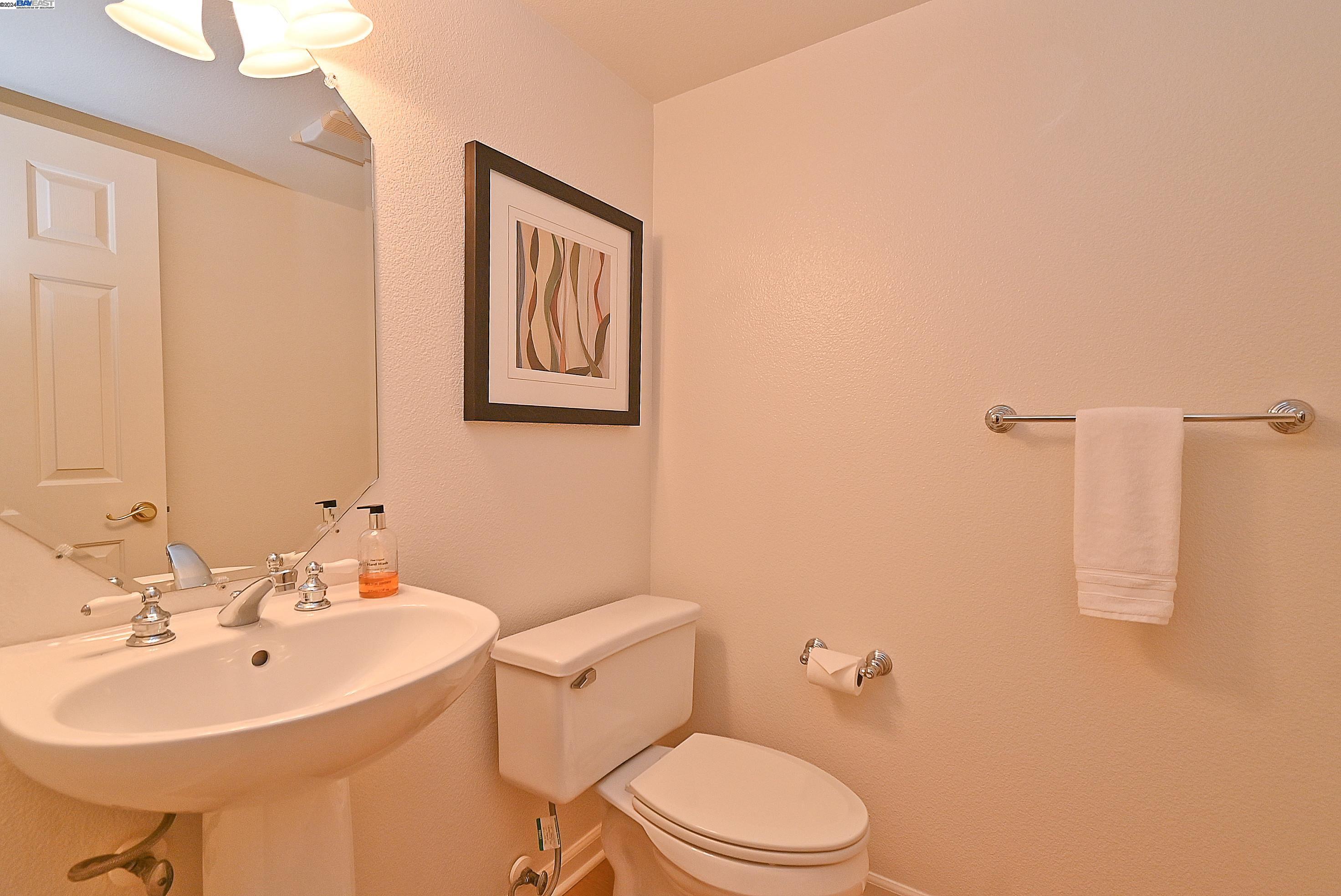 Detail Gallery Image 17 of 60 For 20523 Summerglen Pl, Castro Valley,  CA 94552 - 3 Beds | 2/1 Baths