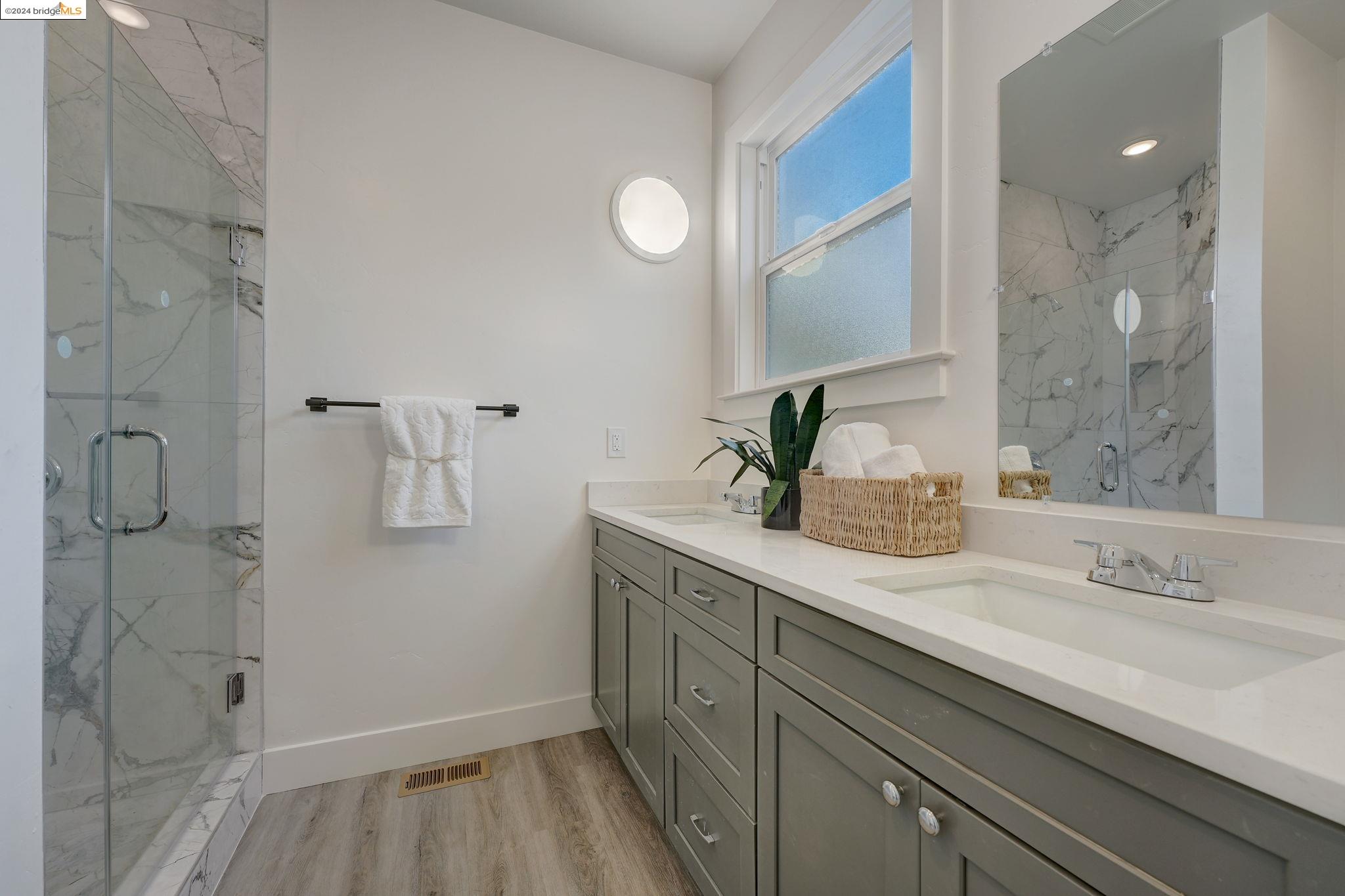 Detail Gallery Image 31 of 36 For 3044 Martin Luther King Jr Way, Oakland,  CA 94609 - 3 Beds | 2 Baths