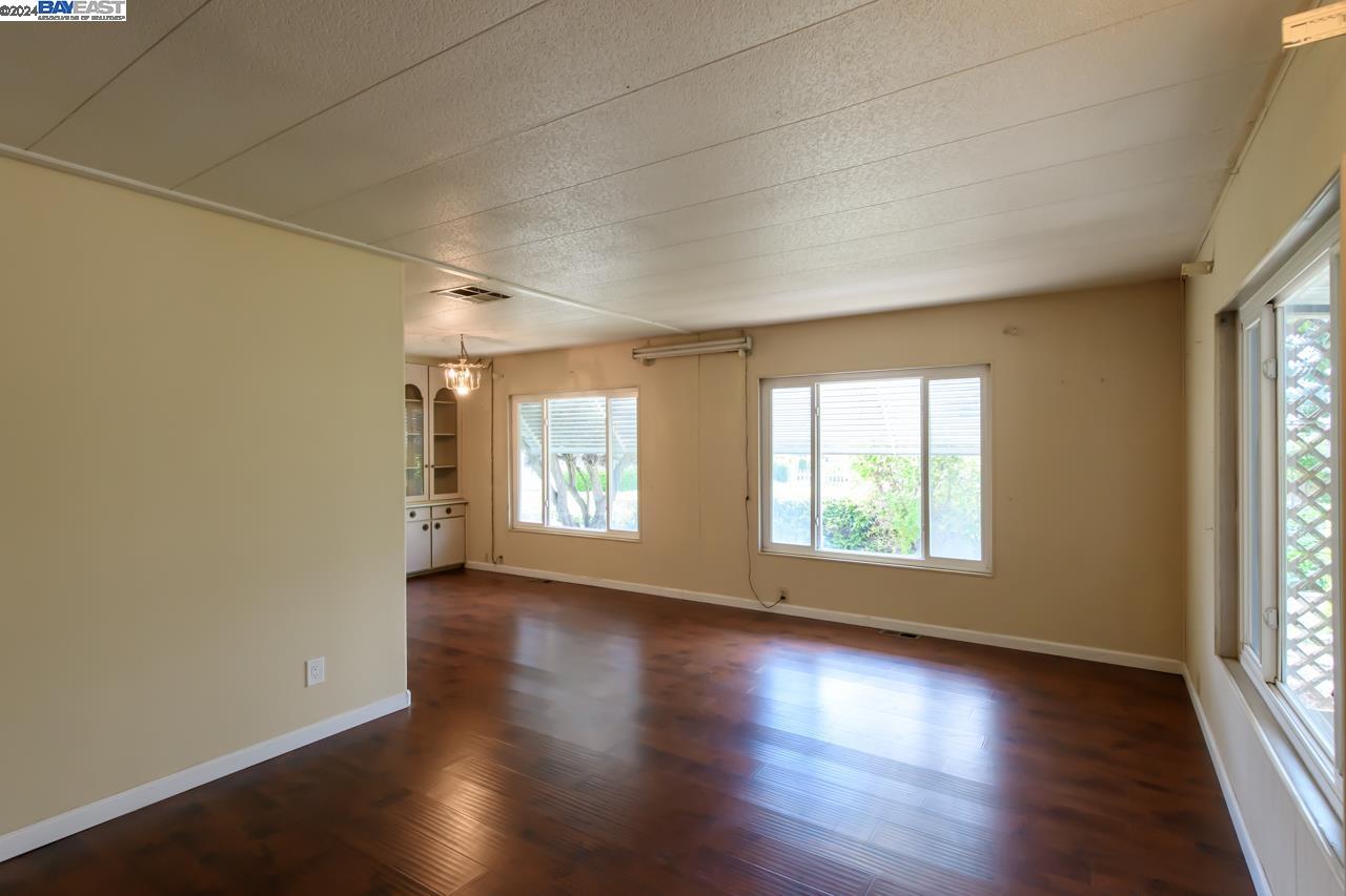 Detail Gallery Image 4 of 30 For 263 Molokai Circle, Union City,  CA 94587 - 3 Beds | 2 Baths