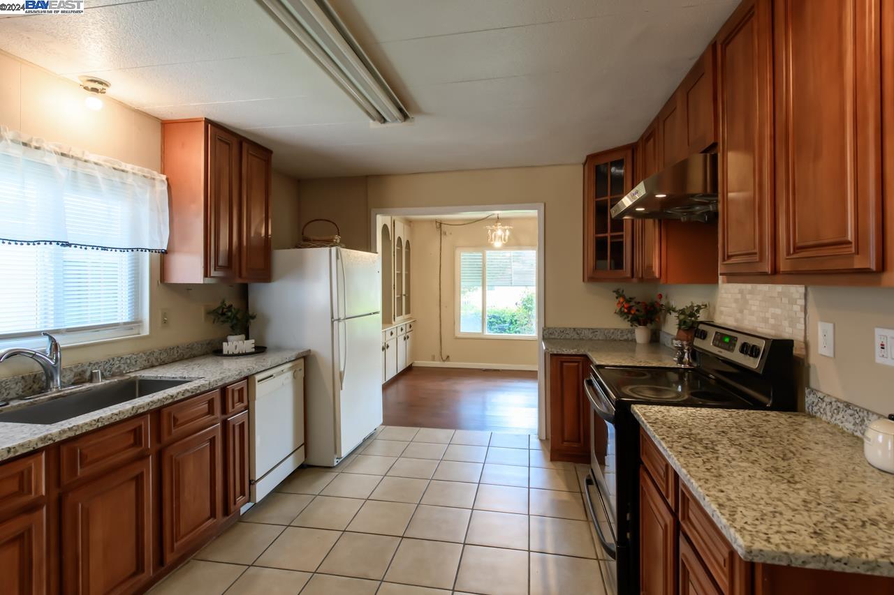 Detail Gallery Image 9 of 30 For 263 Molokai Circle, Union City,  CA 94587 - 3 Beds | 2 Baths