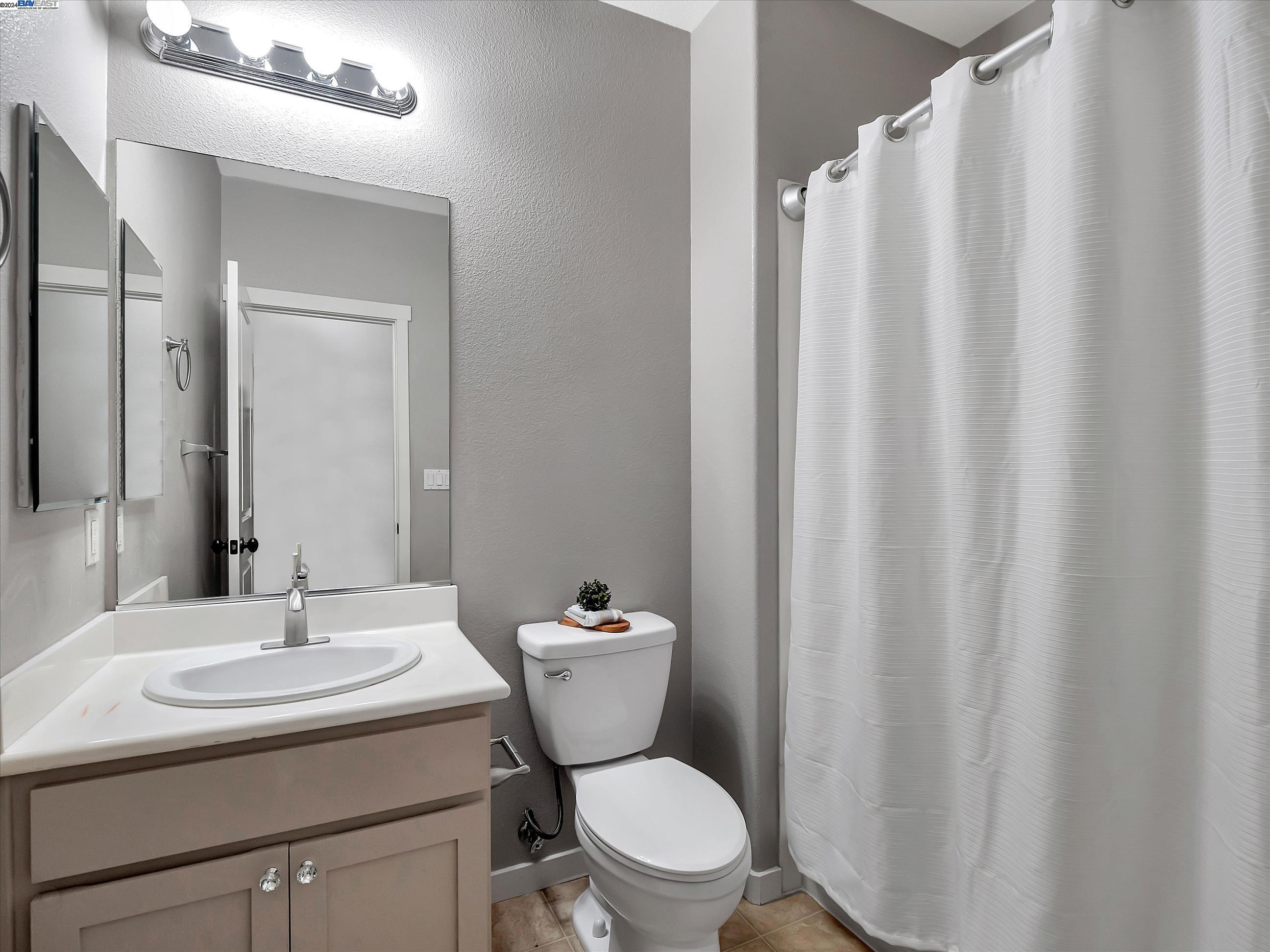 Detail Gallery Image 44 of 58 For 1921 Depot Dr #105,  Livermore,  CA 94550 - 3 Beds | 2/1 Baths