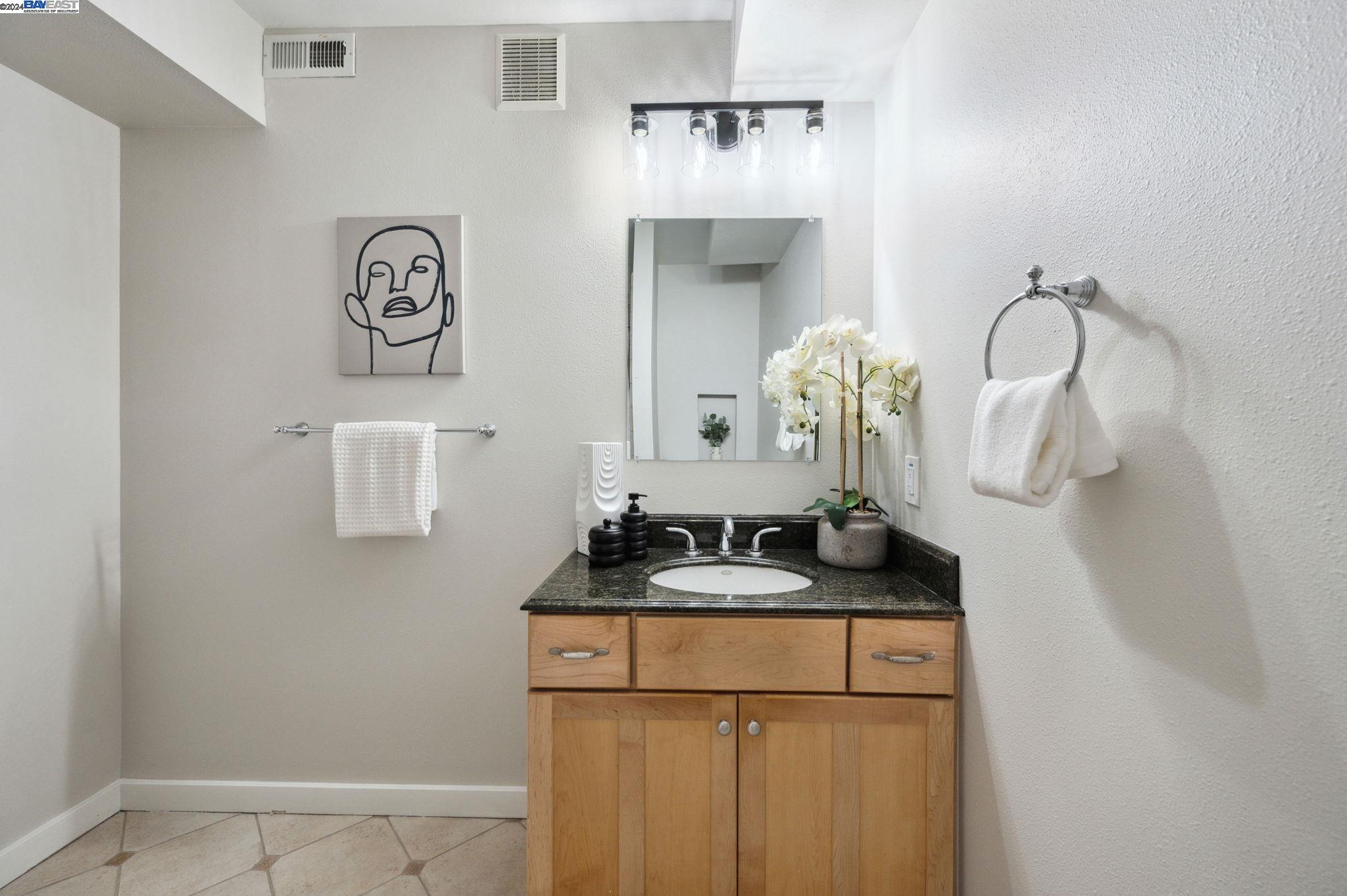 Detail Gallery Image 32 of 34 For 426 27th St 104b,  Oakland,  CA 94612 - 2 Beds | 1/1 Baths
