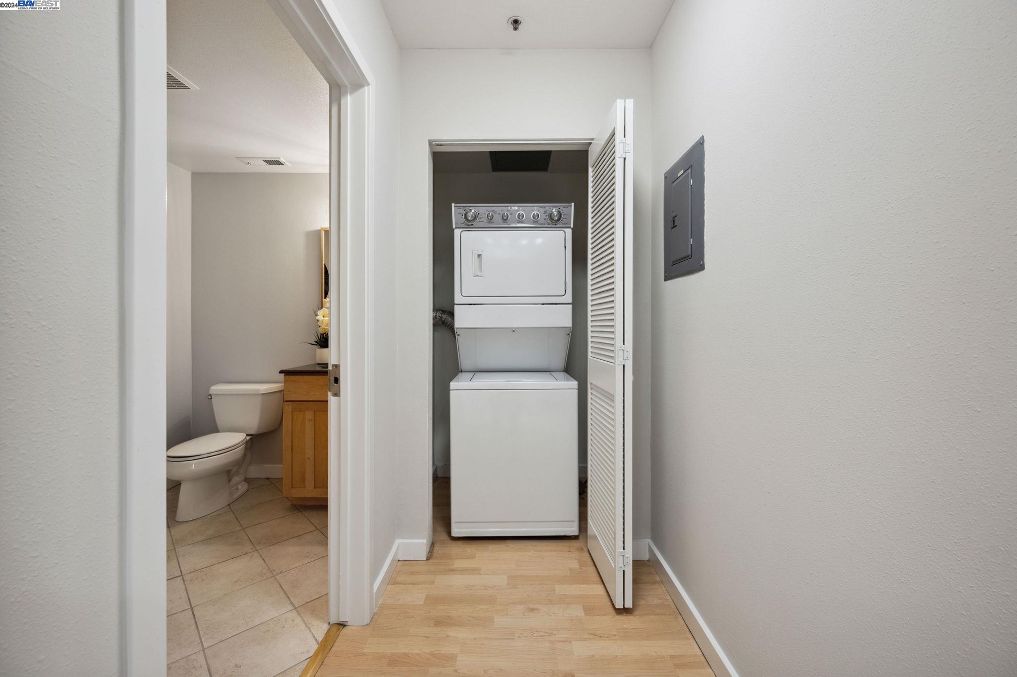 Detail Gallery Image 5 of 34 For 426 27th St 104b,  Oakland,  CA 94612 - 2 Beds | 1/1 Baths
