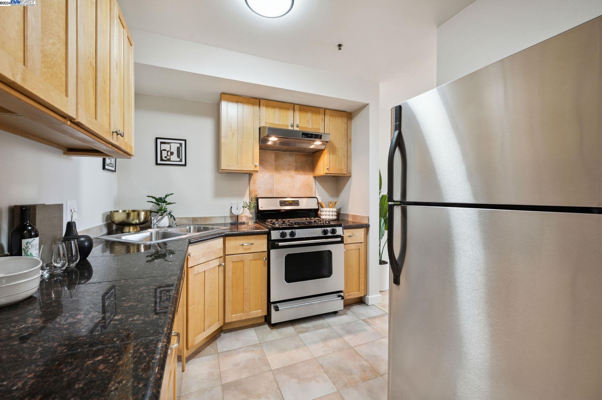 Detail Gallery Image 9 of 34 For 426 27th St 104b,  Oakland,  CA 94612 - 2 Beds | 1/1 Baths