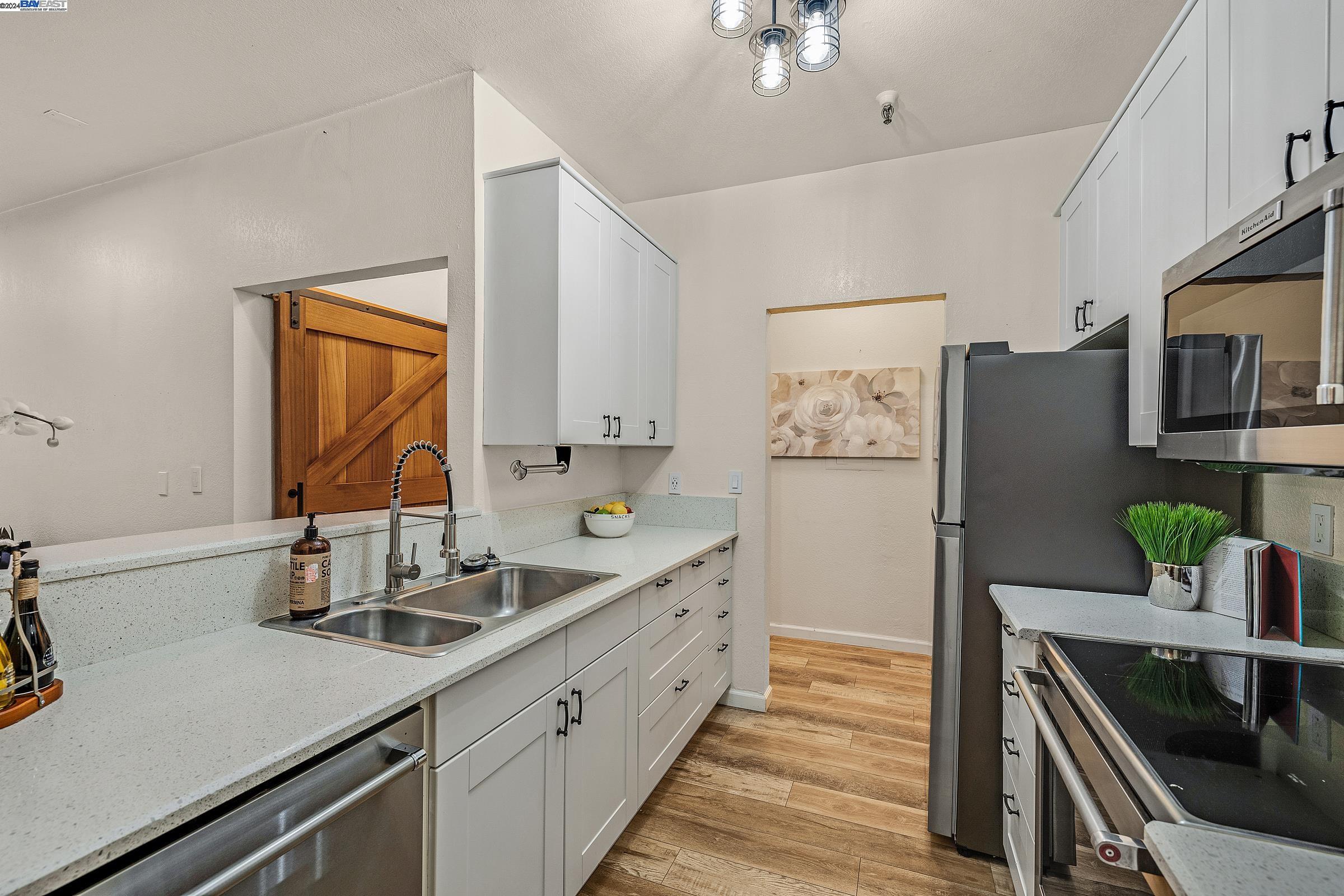 Detail Gallery Image 8 of 33 For 330 Park View Ter #102,  Oakland,  CA 94610 - 1 Beds | 1 Baths