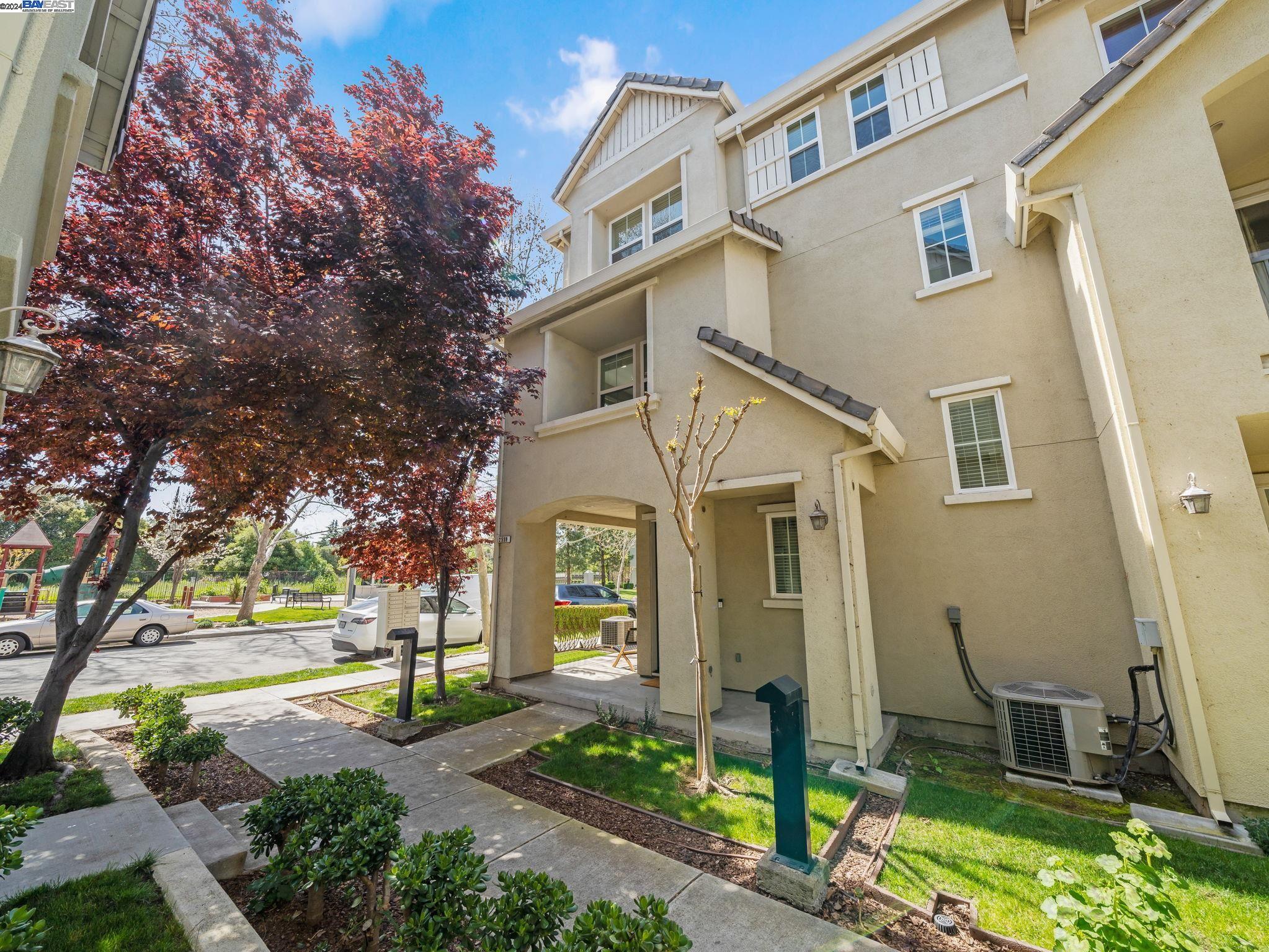 Detail Gallery Image 2 of 38 For 2559 Riparian Ct, San Jose,  CA 95133 - 2 Beds | 2/1 Baths