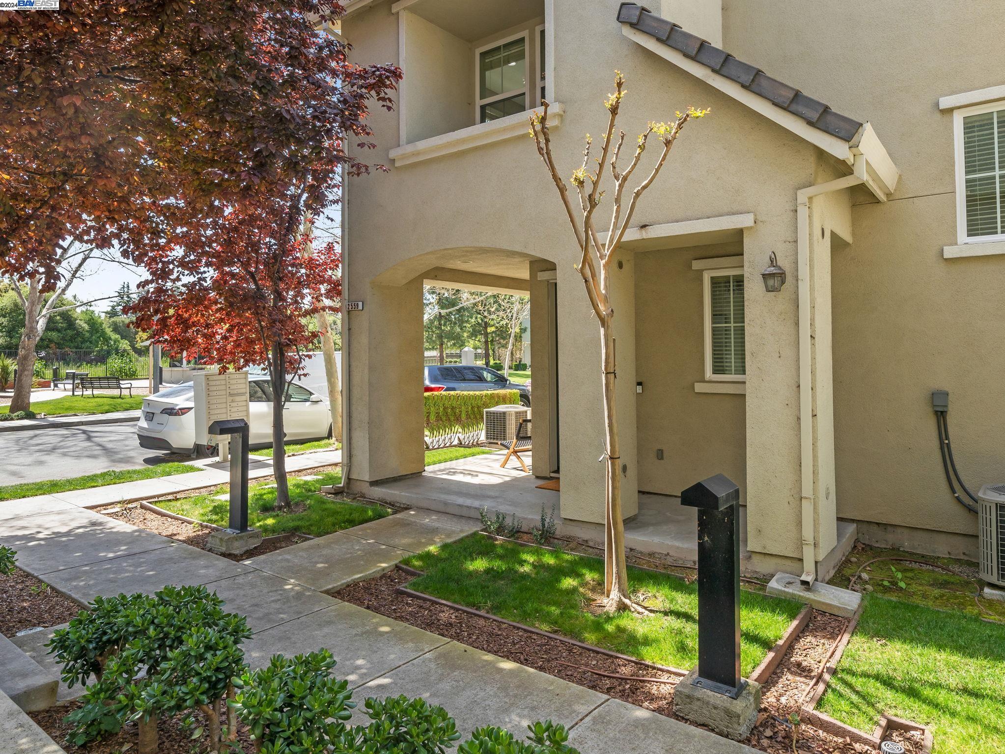 Detail Gallery Image 3 of 38 For 2559 Riparian Ct, San Jose,  CA 95133 - 2 Beds | 2/1 Baths