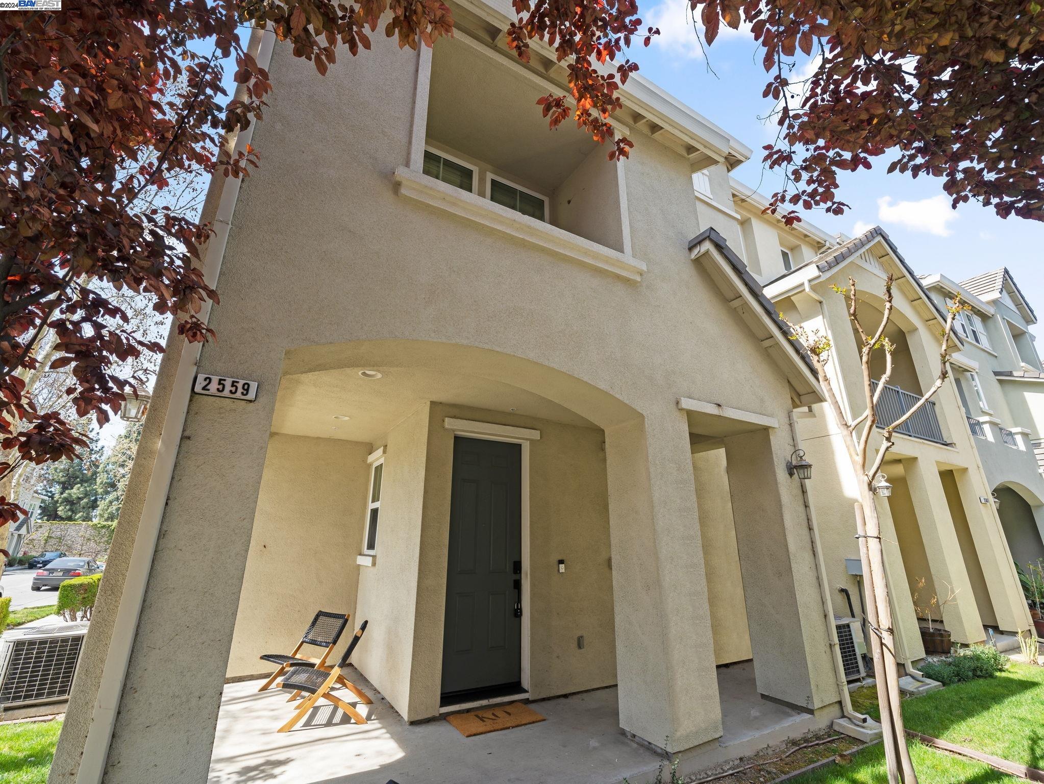 Detail Gallery Image 4 of 38 For 2559 Riparian Ct, San Jose,  CA 95133 - 2 Beds | 2/1 Baths