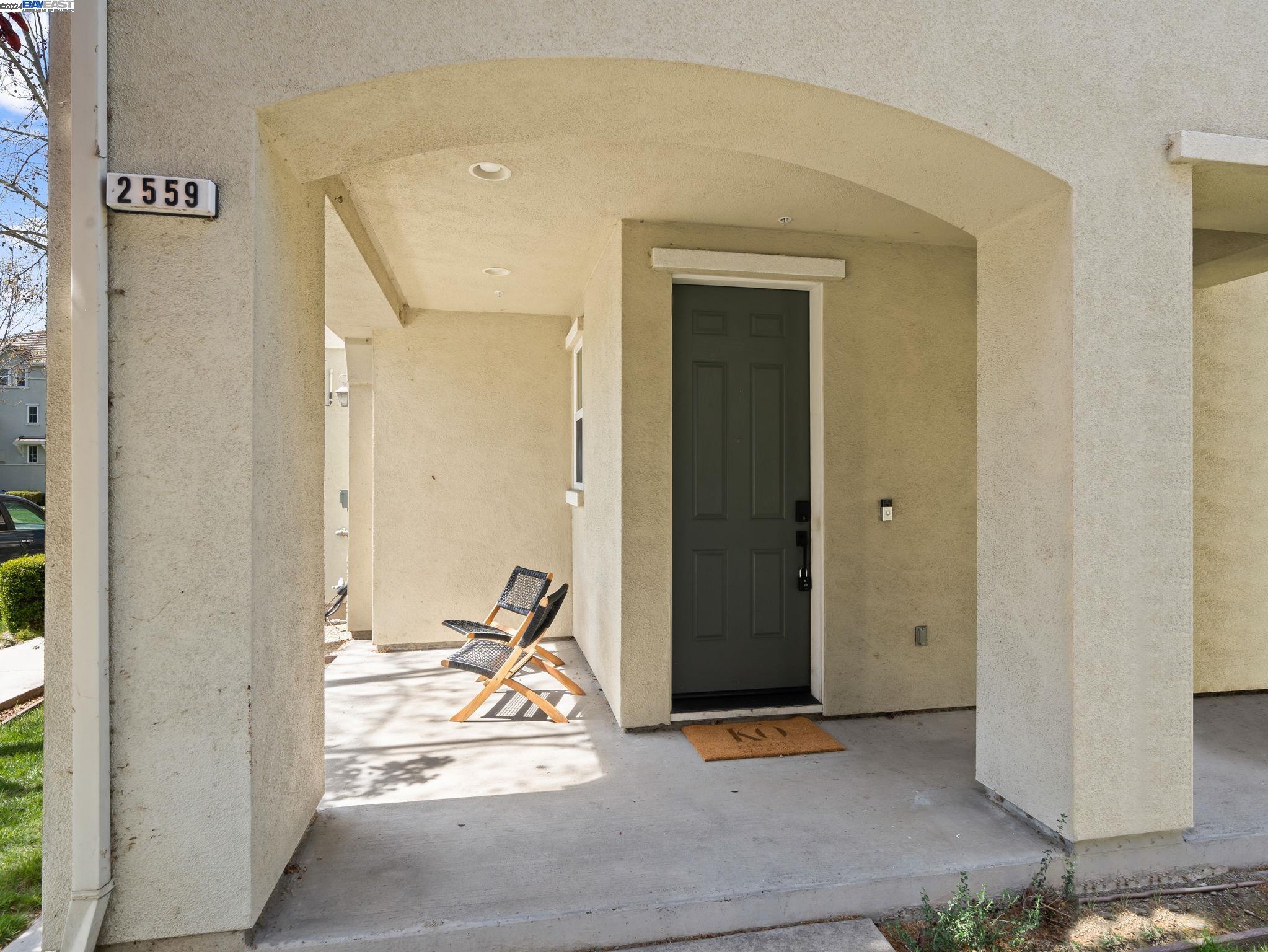 Detail Gallery Image 5 of 38 For 2559 Riparian Ct, San Jose,  CA 95133 - 2 Beds | 2/1 Baths