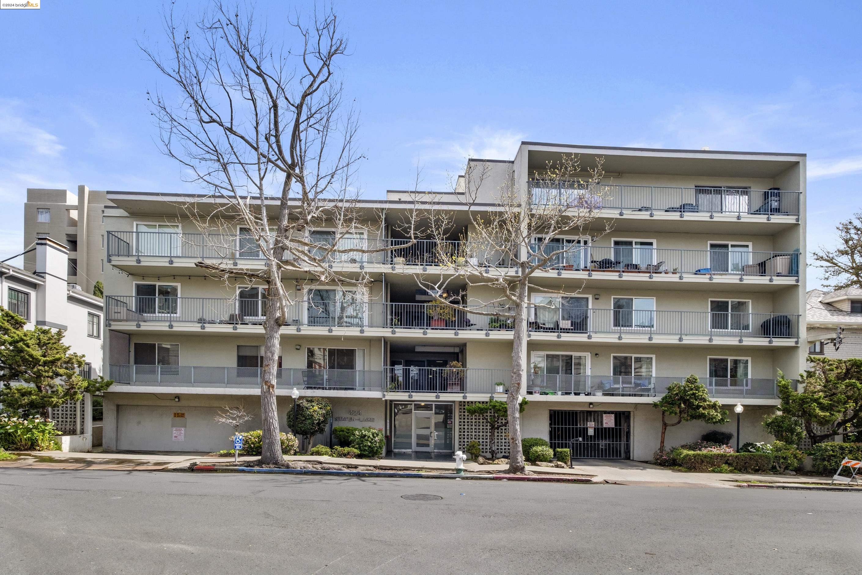 Detail Gallery Image 1 of 1 For 424 Staten Ave #101,  Oakland,  CA 94610 - 2 Beds | 2 Baths