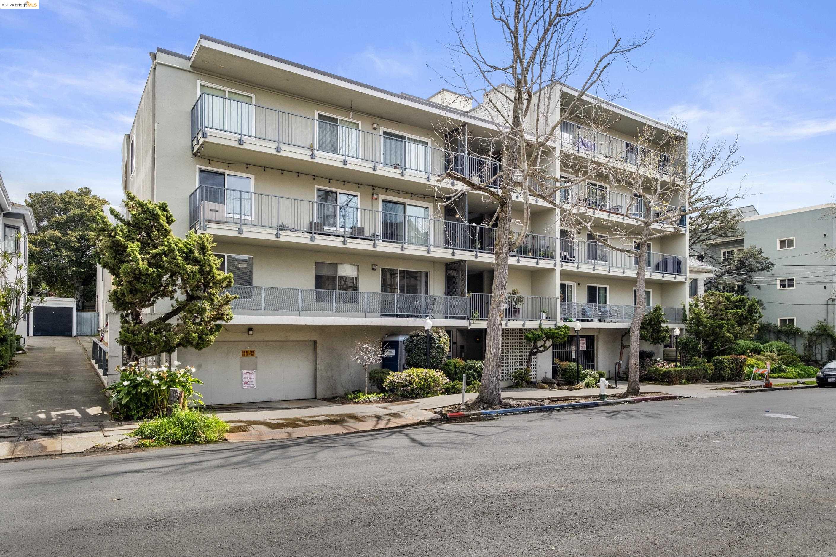 Detail Gallery Image 2 of 29 For 424 Staten Ave #101,  Oakland,  CA 94610 - 2 Beds | 2 Baths
