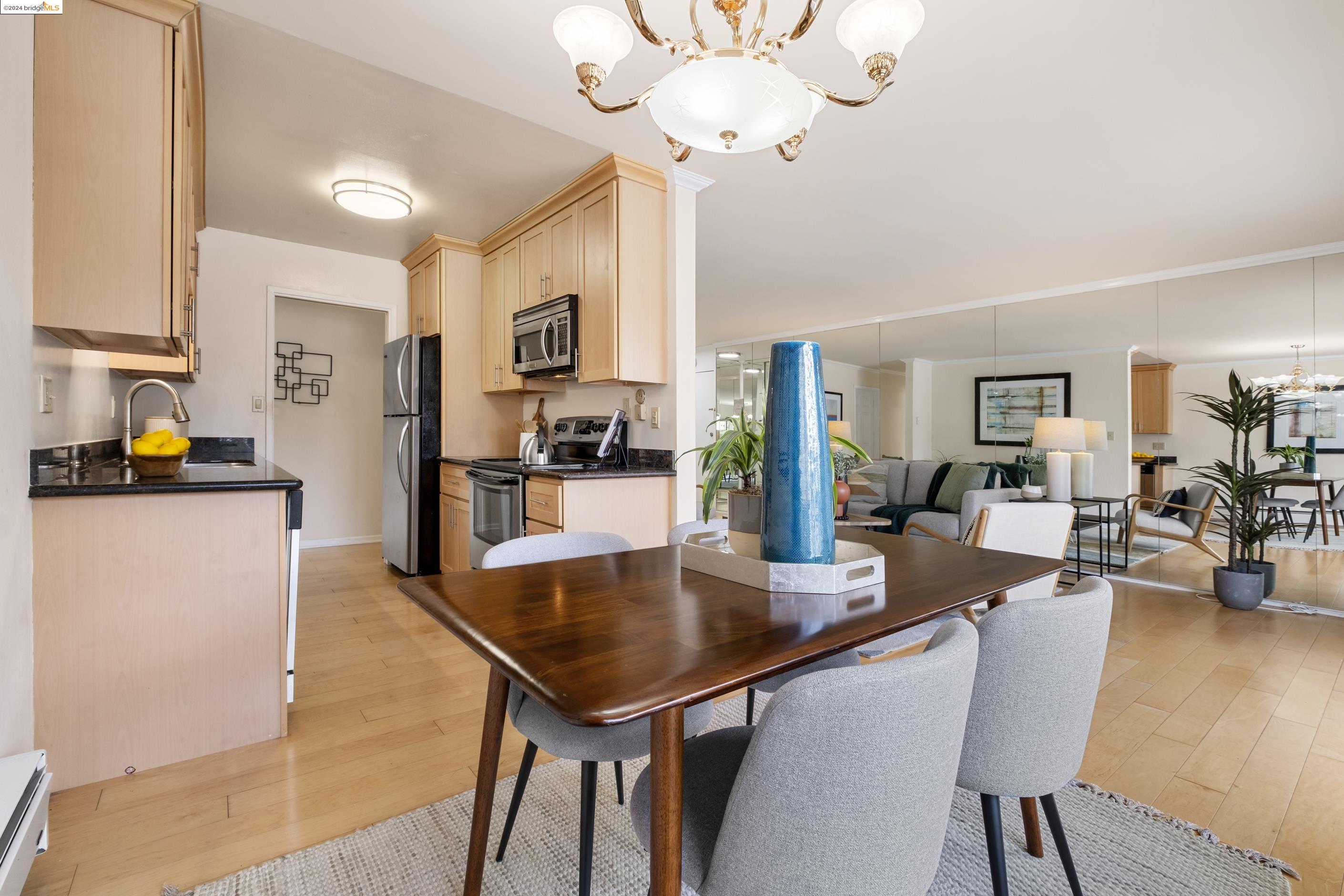 Detail Gallery Image 12 of 29 For 424 Staten Ave #101,  Oakland,  CA 94610 - 2 Beds | 2 Baths