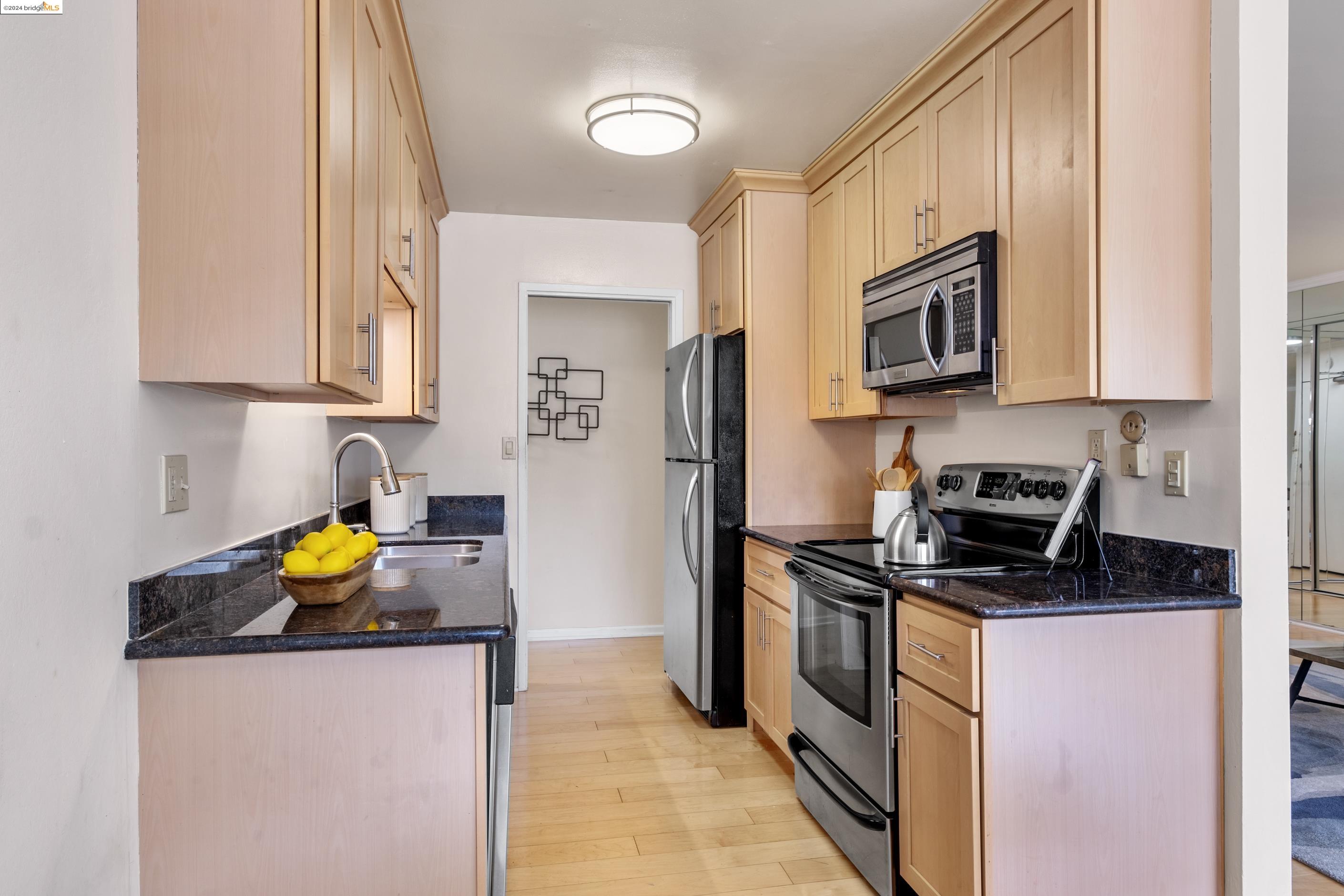 Detail Gallery Image 13 of 29 For 424 Staten Ave #101,  Oakland,  CA 94610 - 2 Beds | 2 Baths