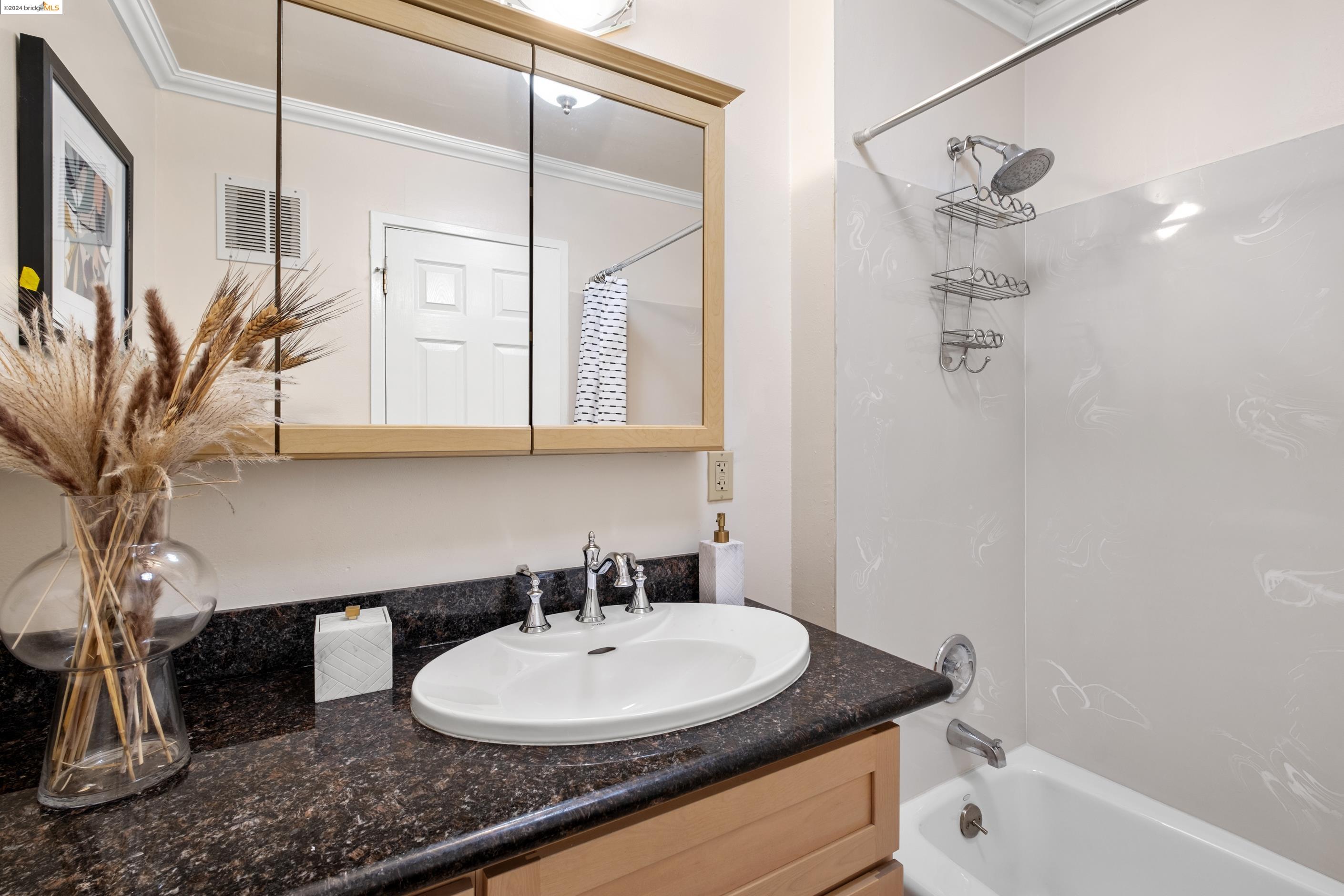 Detail Gallery Image 16 of 29 For 424 Staten Ave #101,  Oakland,  CA 94610 - 2 Beds | 2 Baths