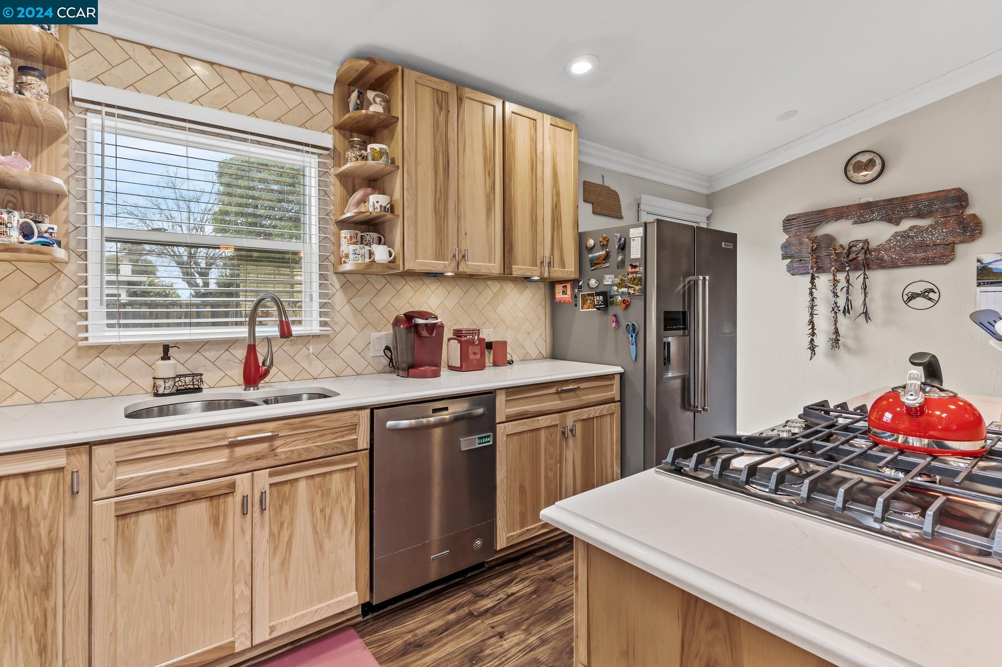 Detail Gallery Image 9 of 26 For 1861 Gelbke Ln, Concord,  CA 94520 - 3 Beds | 2 Baths
