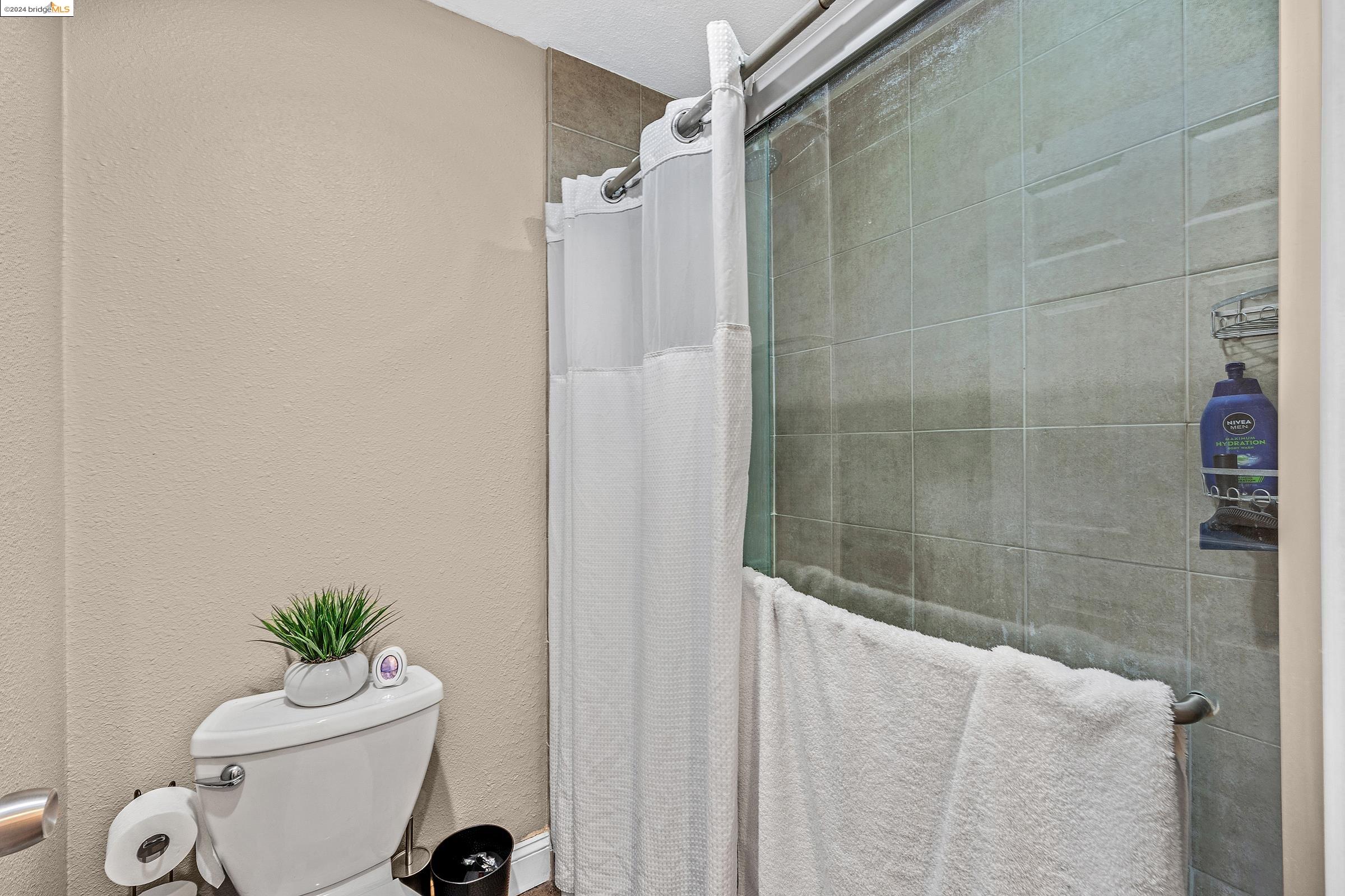 Detail Gallery Image 20 of 33 For 2105 Christine St, Modesto,  CA 95350 - 3 Beds | 2 Baths