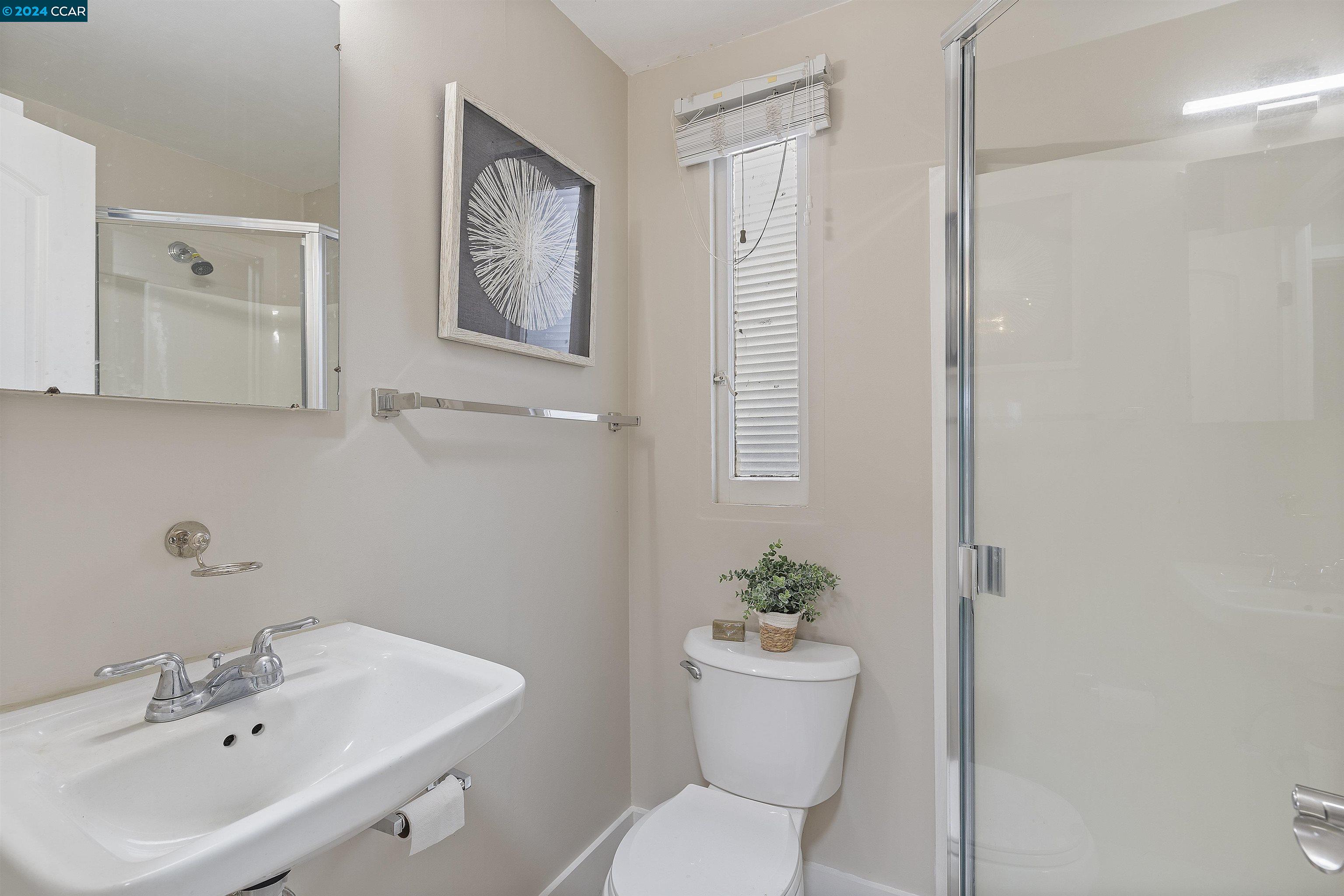 Detail Gallery Image 13 of 28 For 1349 Neilson St, Berkeley,  CA 94702 - 2 Beds | 2 Baths