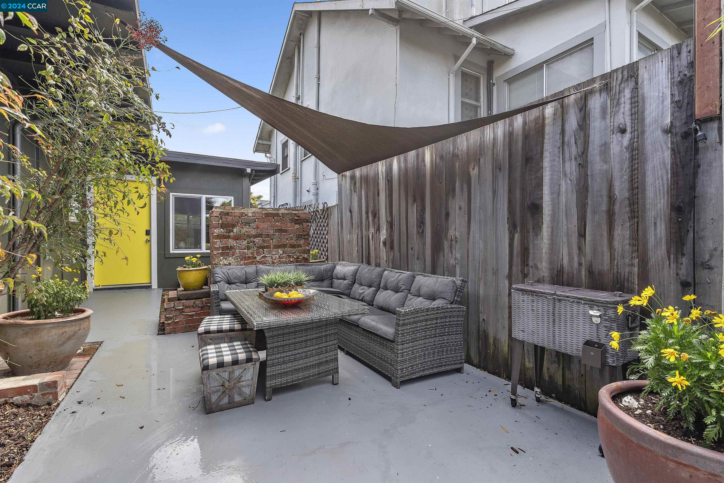 Detail Gallery Image 5 of 28 For 1349 Neilson St, Berkeley,  CA 94702 - 2 Beds | 2 Baths