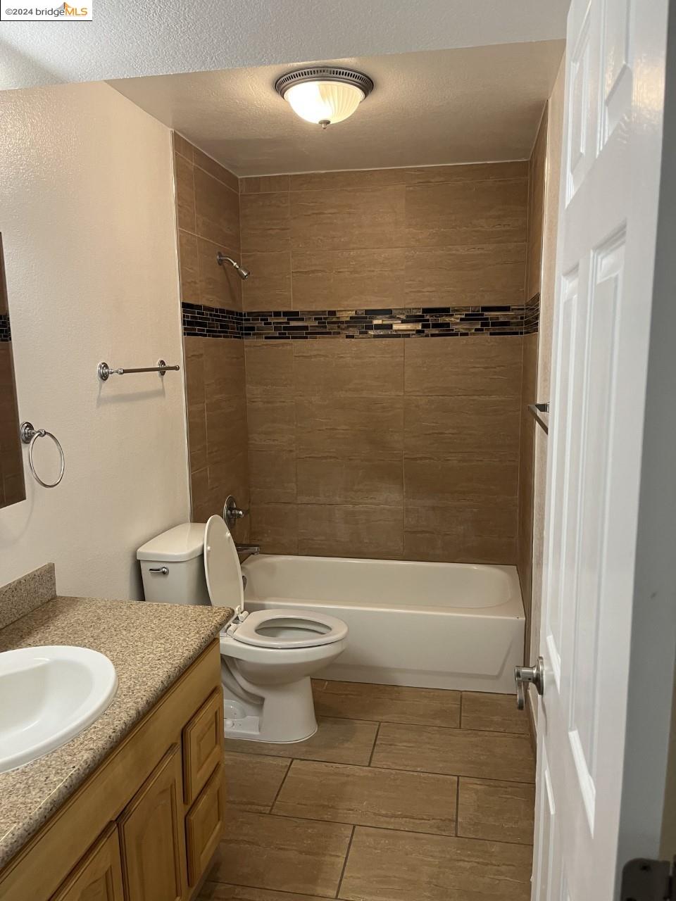 Detail Gallery Image 8 of 8 For 1207 Lakeview Cir, Pittsburg,  CA 94565 - 2 Beds | 1 Baths