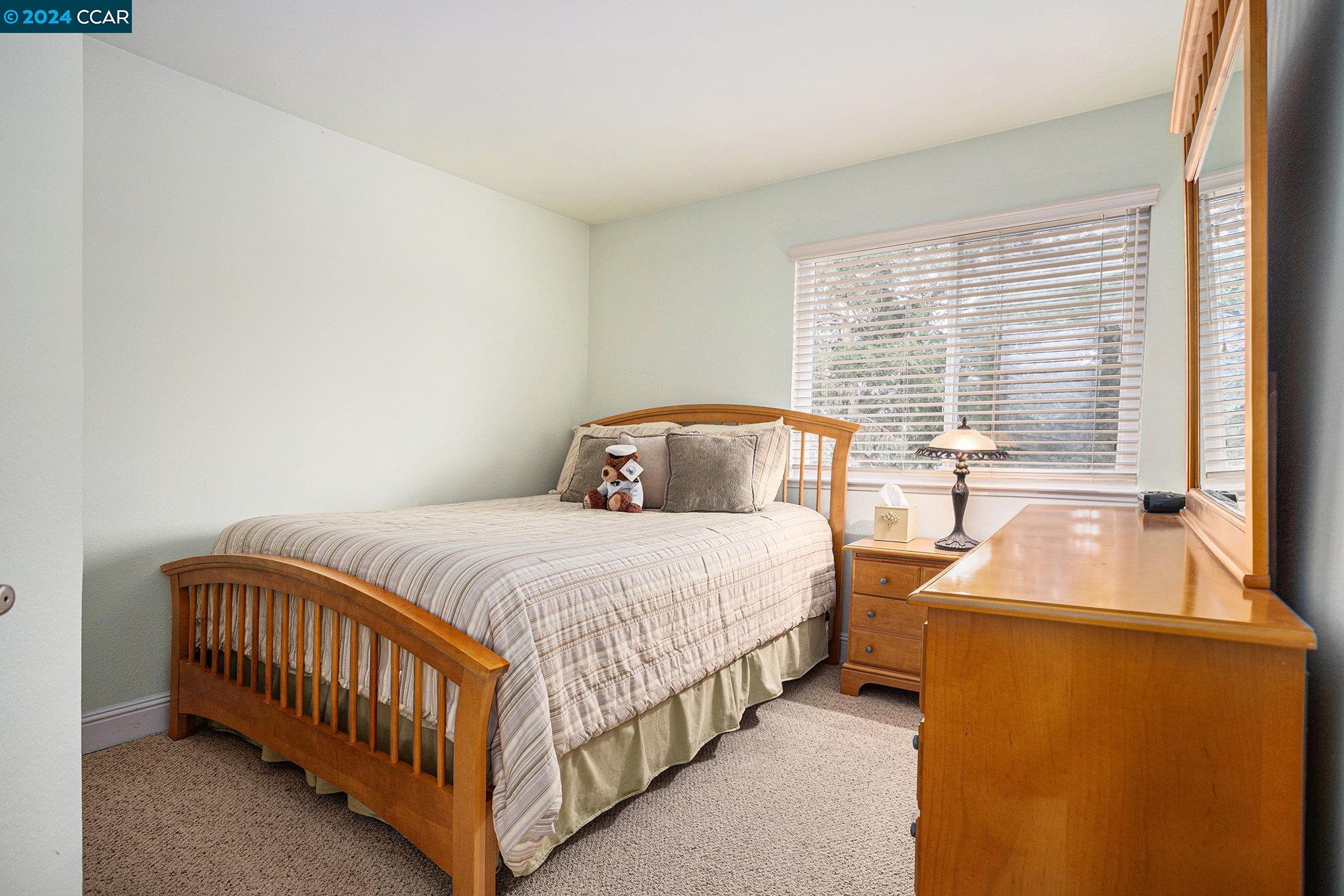 Detail Gallery Image 14 of 21 For 30 Sun Ct, Martinez,  CA 94553 - 4 Beds | 2/1 Baths
