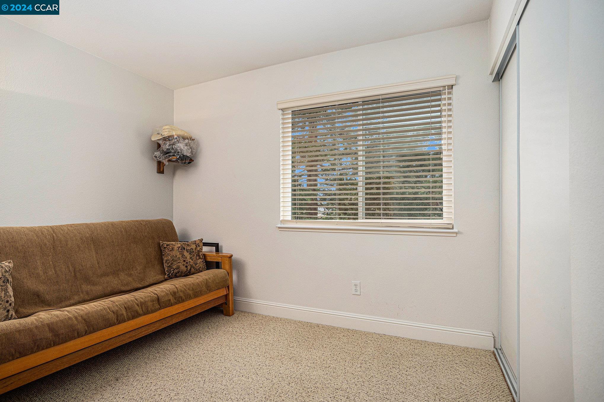 Detail Gallery Image 15 of 21 For 30 Sun Ct, Martinez,  CA 94553 - 4 Beds | 2/1 Baths
