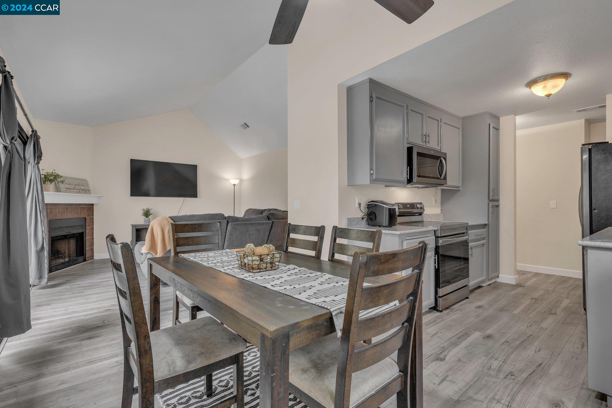 Photo #2: 41054169 Listing 