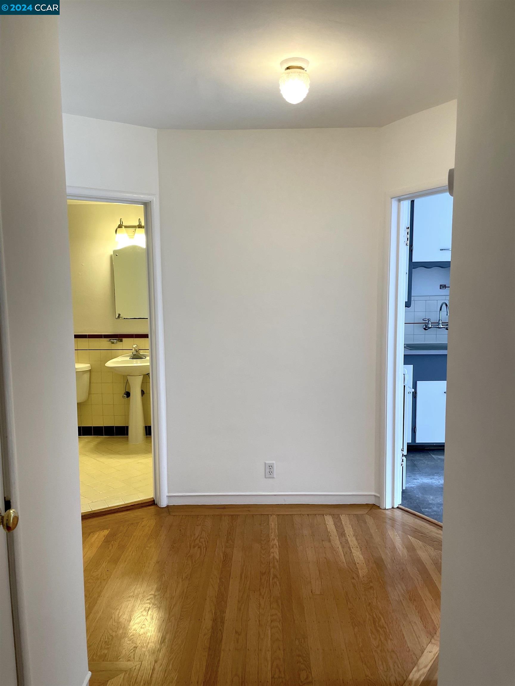 Detail Gallery Image 3 of 13 For 830 Union St #1,  San Francisco,  CA 94133 - 1 Beds | 1 Baths