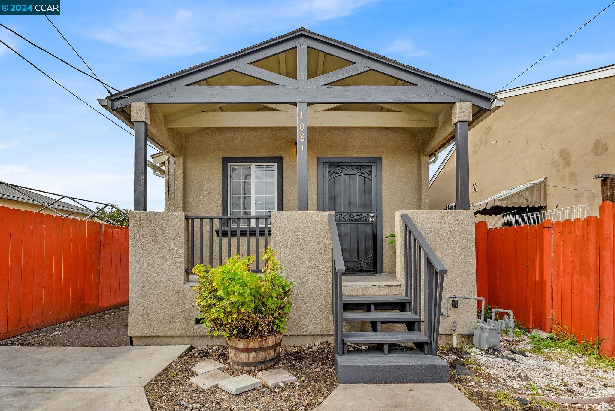 Detail Gallery Image 1 of 29 For 1081 82nd Ave, Oakland,  CA 94621 - 3 Beds | 2 Baths