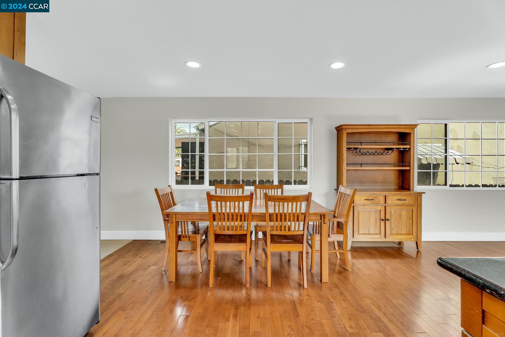 Detail Gallery Image 11 of 29 For 1081 82nd Ave, Oakland,  CA 94621 - 3 Beds | 2 Baths