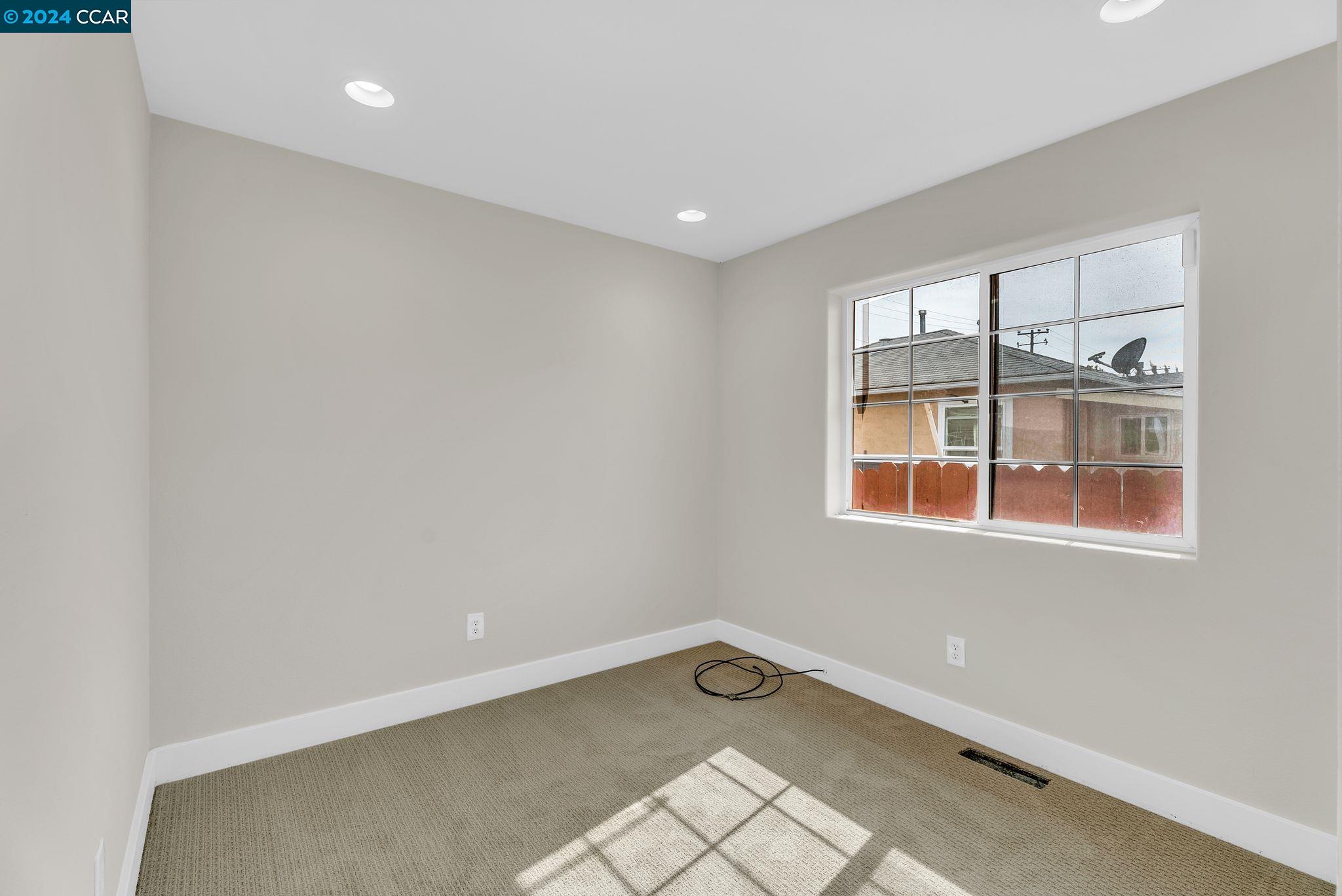 Detail Gallery Image 16 of 29 For 1081 82nd Ave, Oakland,  CA 94621 - 3 Beds | 2 Baths