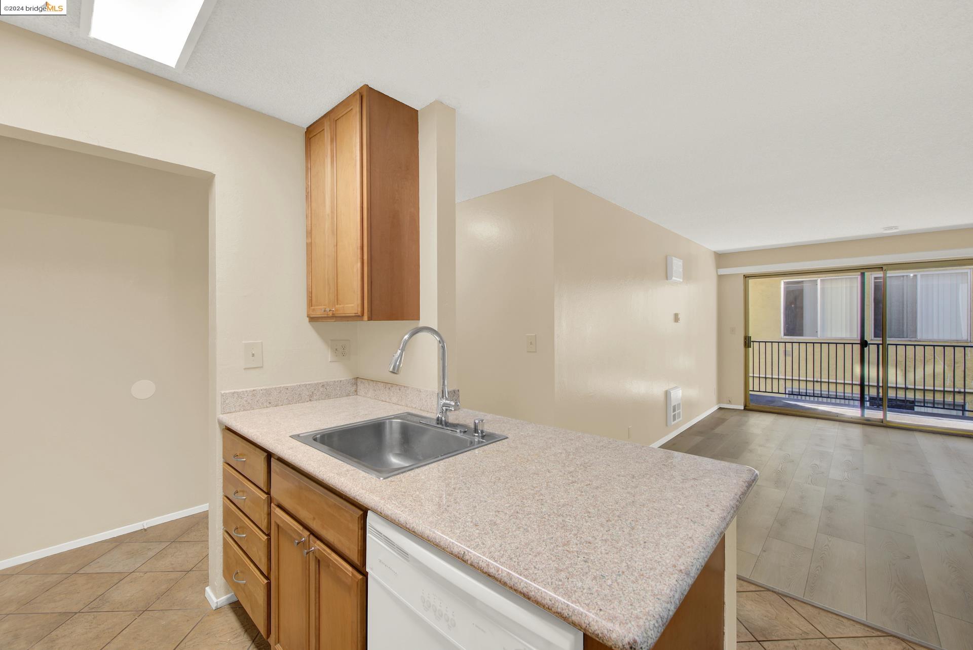 Detail Gallery Image 11 of 32 For 85 Vernon St #102,  Oakland,  CA 94610 - 1 Beds | 1 Baths