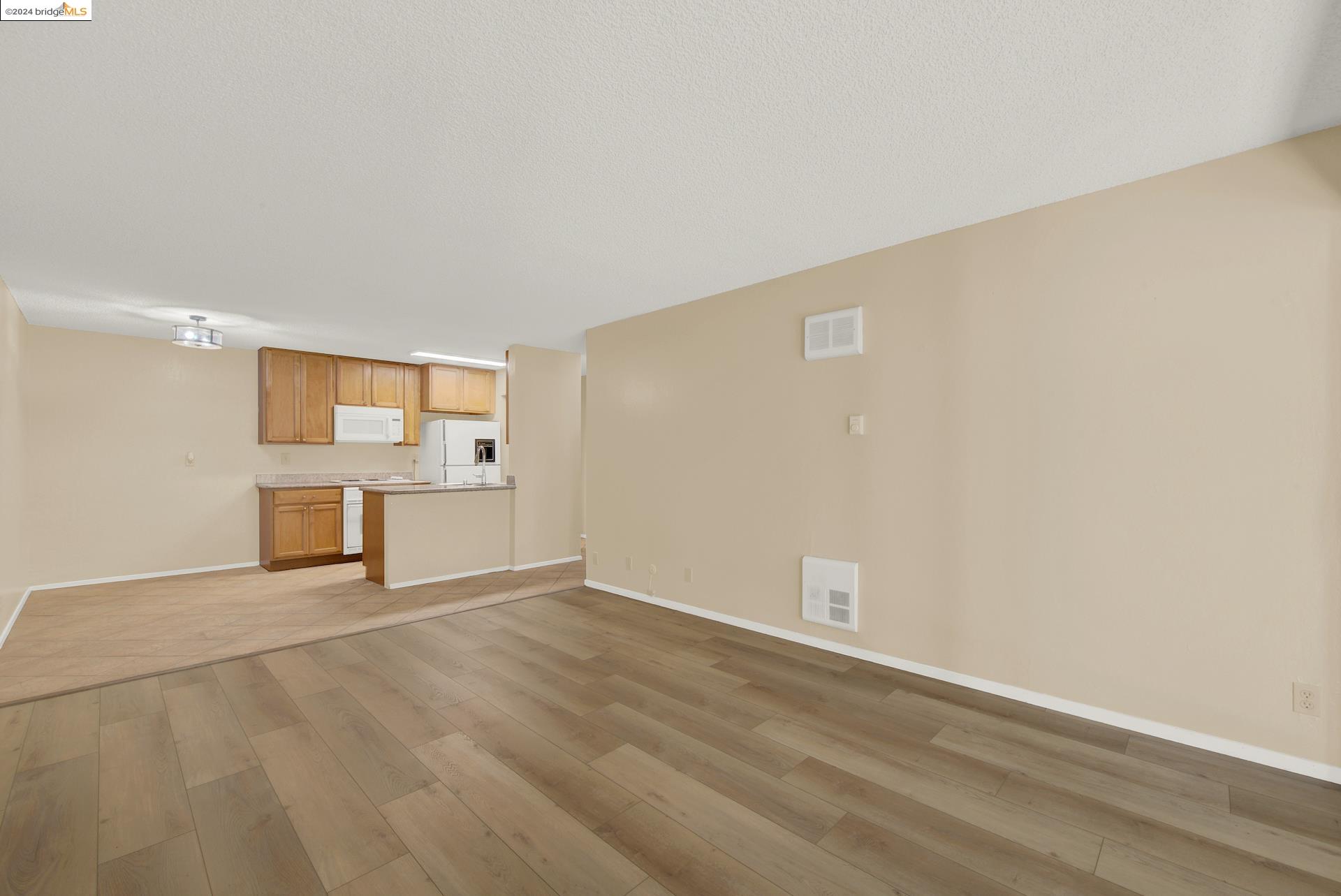 Detail Gallery Image 14 of 32 For 85 Vernon St #102,  Oakland,  CA 94610 - 1 Beds | 1 Baths