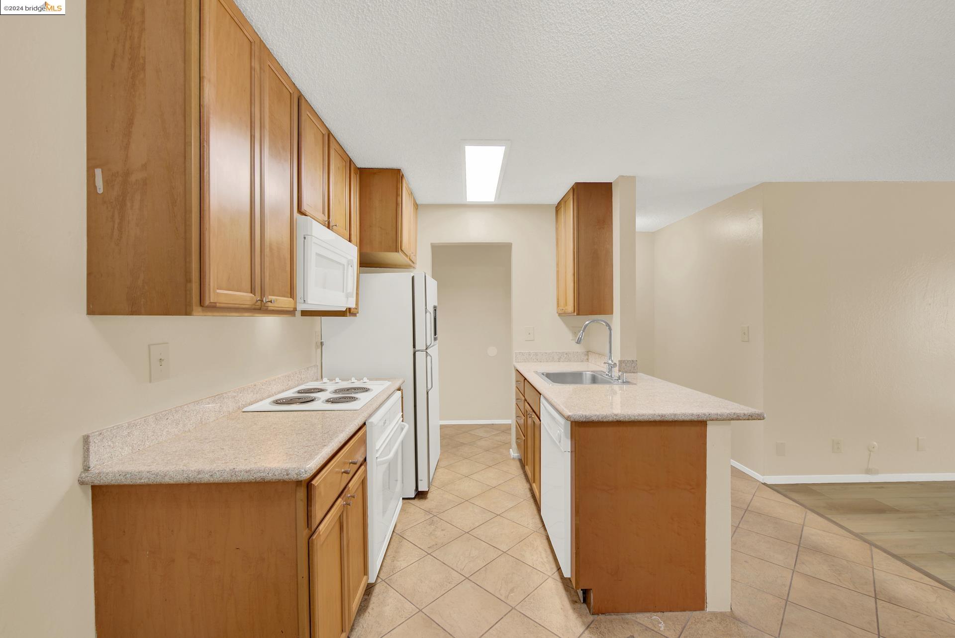 Detail Gallery Image 5 of 32 For 85 Vernon St #102,  Oakland,  CA 94610 - 1 Beds | 1 Baths